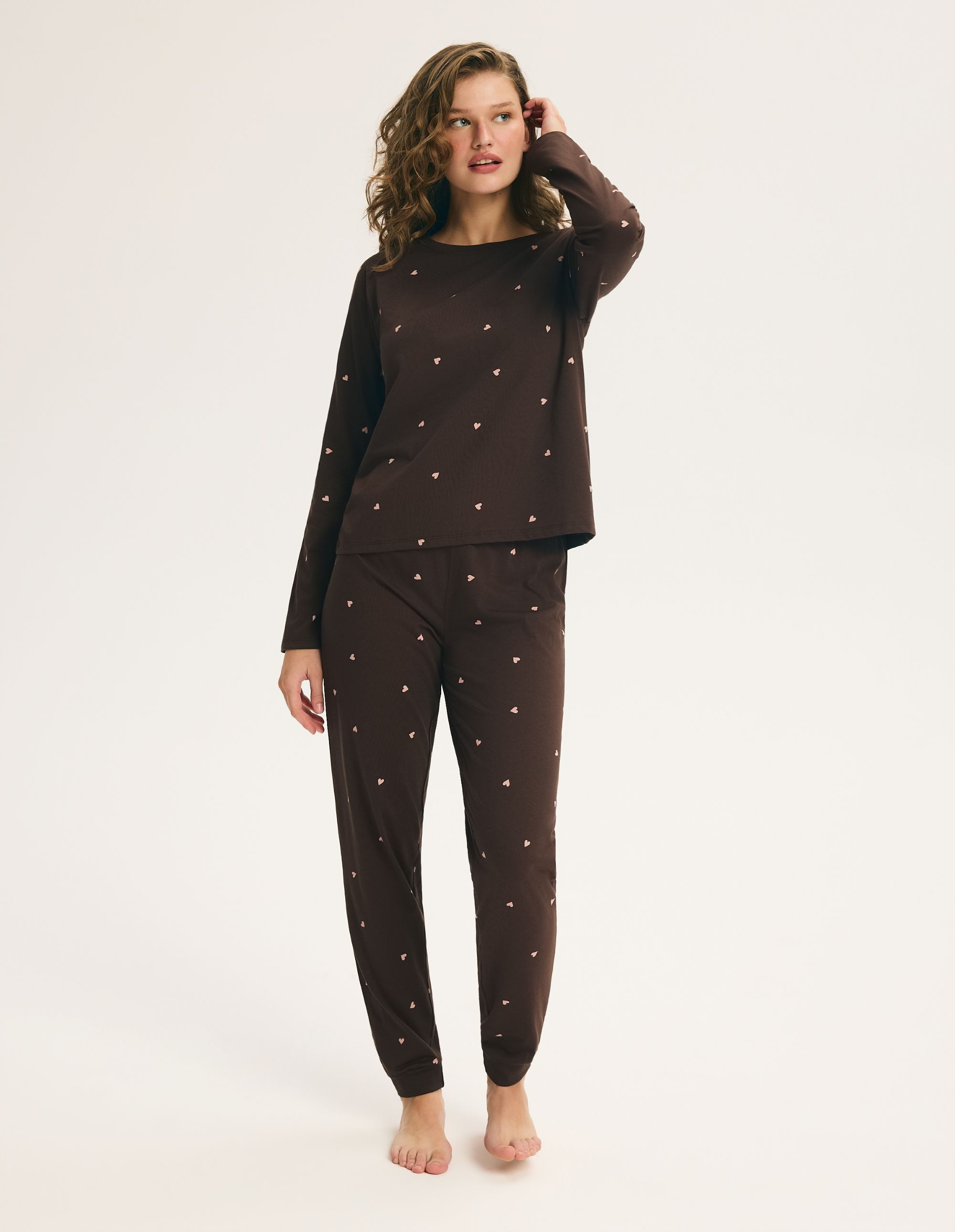 ESOTIQ Schlafanzug Jogger-Pyjama Mimi, Langarmshirt, Herzmuster, Hose mit Bündchen (2 tlg)