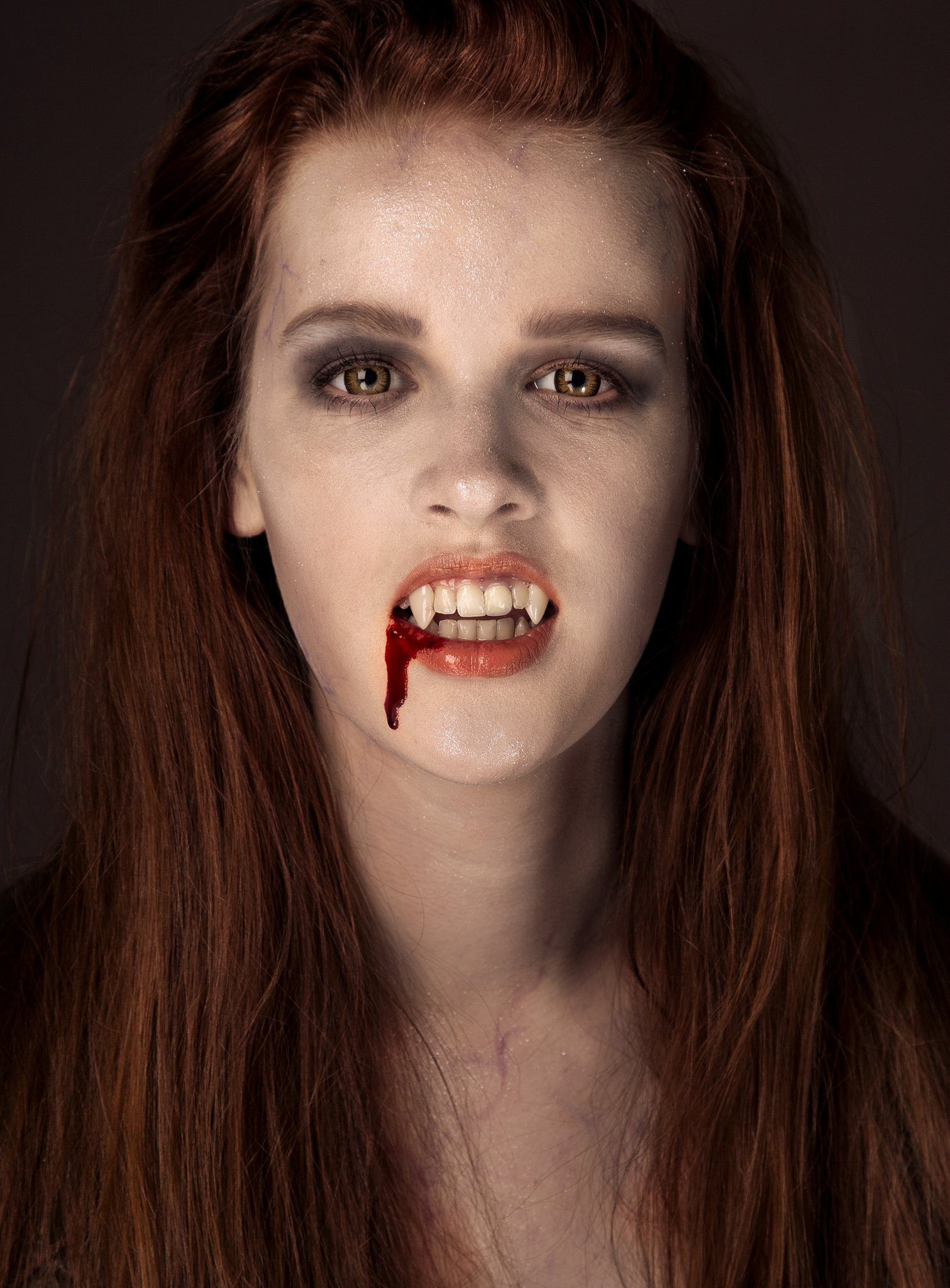 Maskworld Theaterschminke Make-up Set Teen Vampir, Halloween Schminkset mit perfekt abgestimmten Komponenten