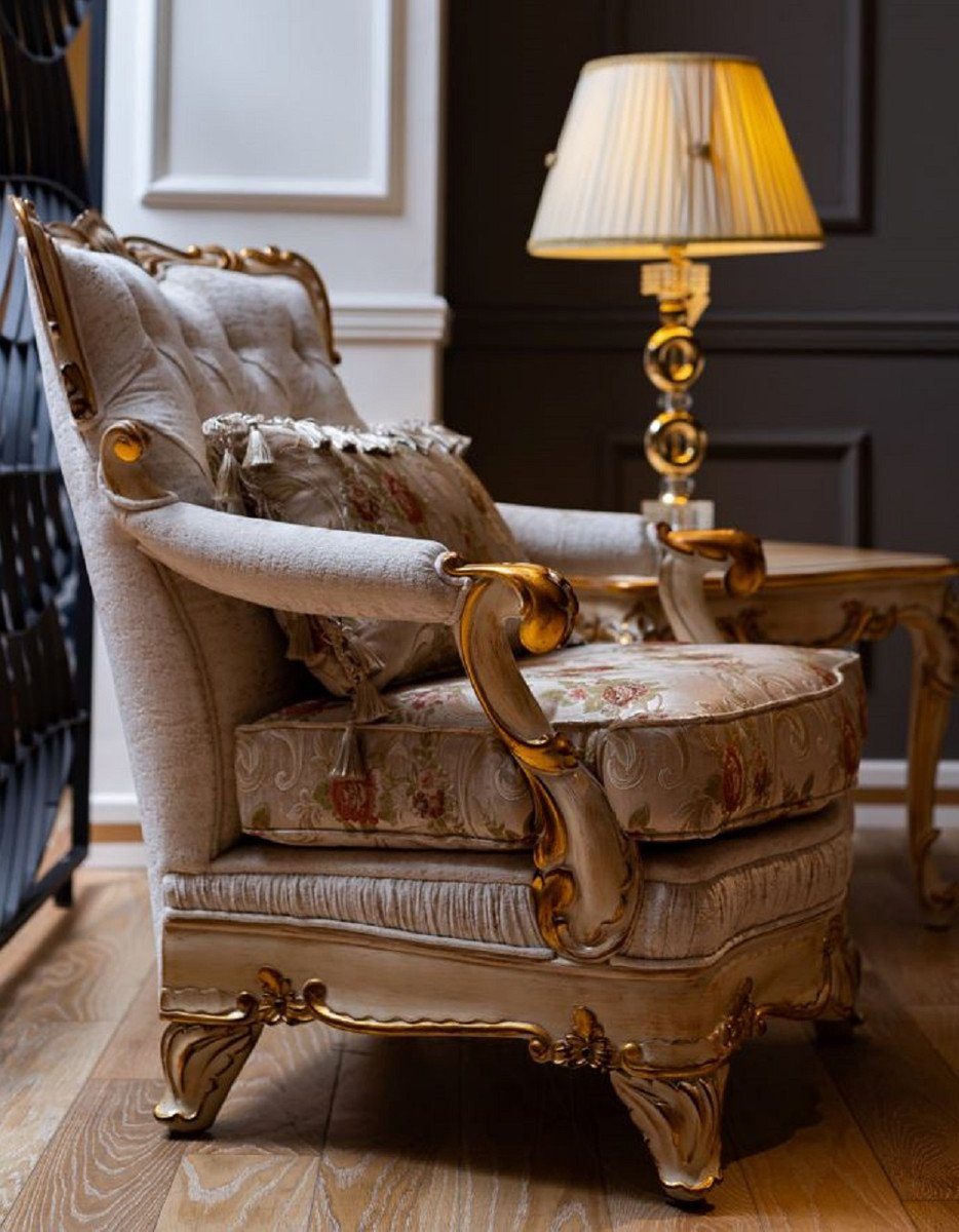 Casa Padrino Sessel Luxus Barock Sessel Weiß / Beige / Gold - Prunkvoller Wohnzimmer Sessel mit Blumenmuster - Barock Wohnzimmer Möbel