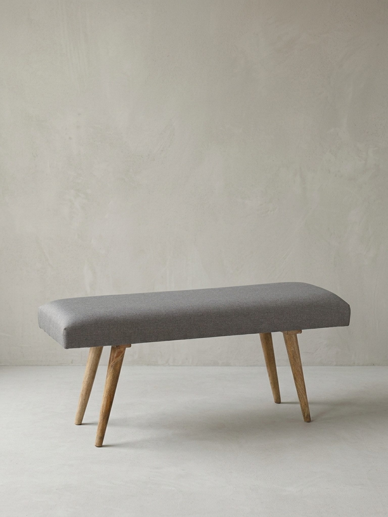 KADIMA DESIGN Sitzbank Sitzbank Stoff / Massivholz Bank Grau 117x51x38 cm im Retro Stil, 2er (Bettbank Baumwolle, Flurbank Dielenmöbel schmal), Polsterbank Flur, Gepolsterte Stoffbank Esszimmer Braun, Kleine