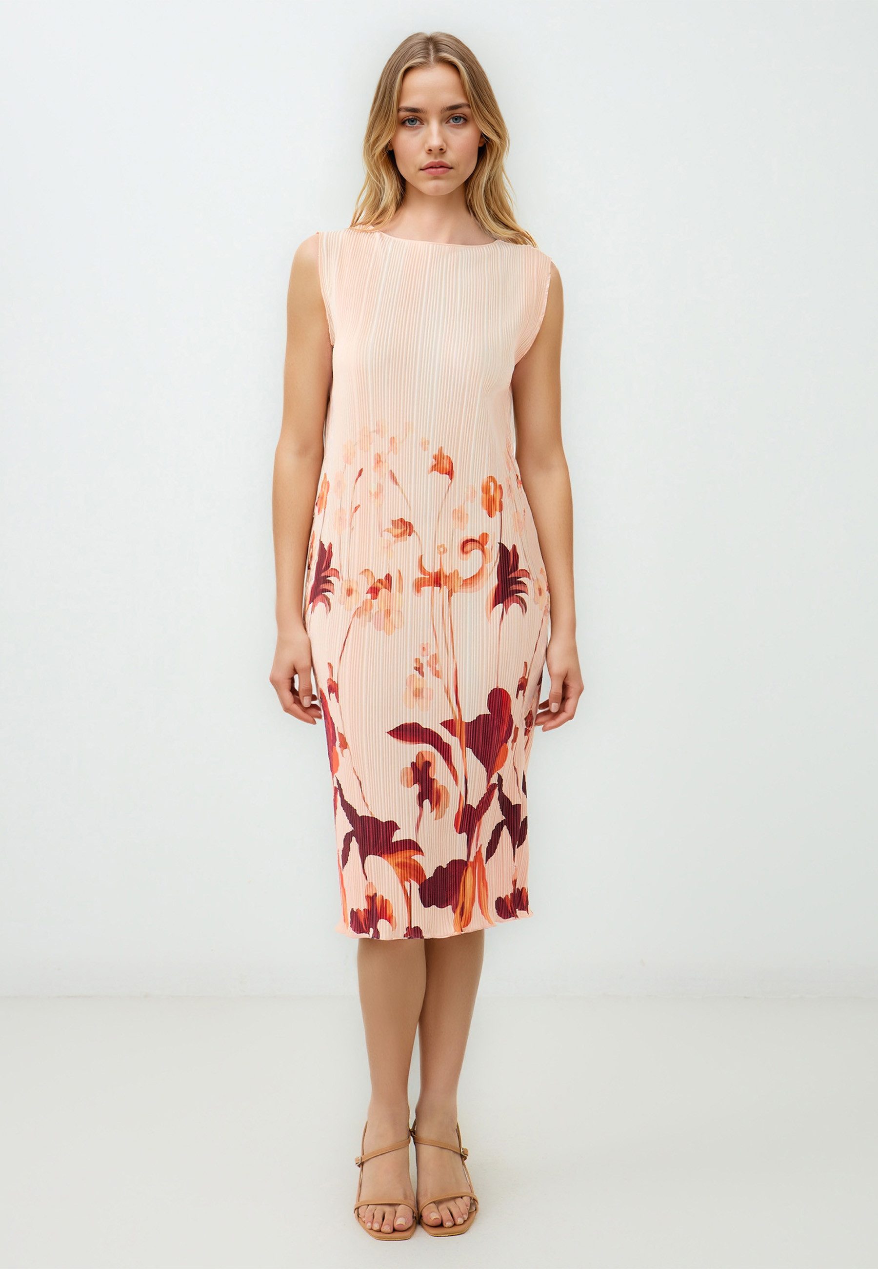 Midikleid Lachsfarbenes Strickkleid Mit Rundhalsausschnitt Und Normaler Passform