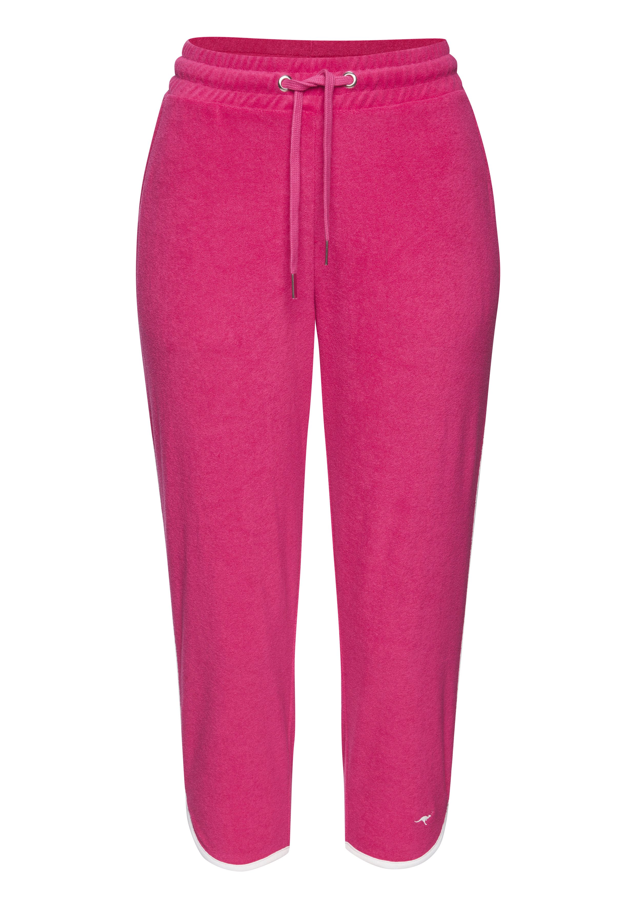KangaROOS Relax-Caprihose mit sportlichem Seitenstreifen und weichem Frottee Material