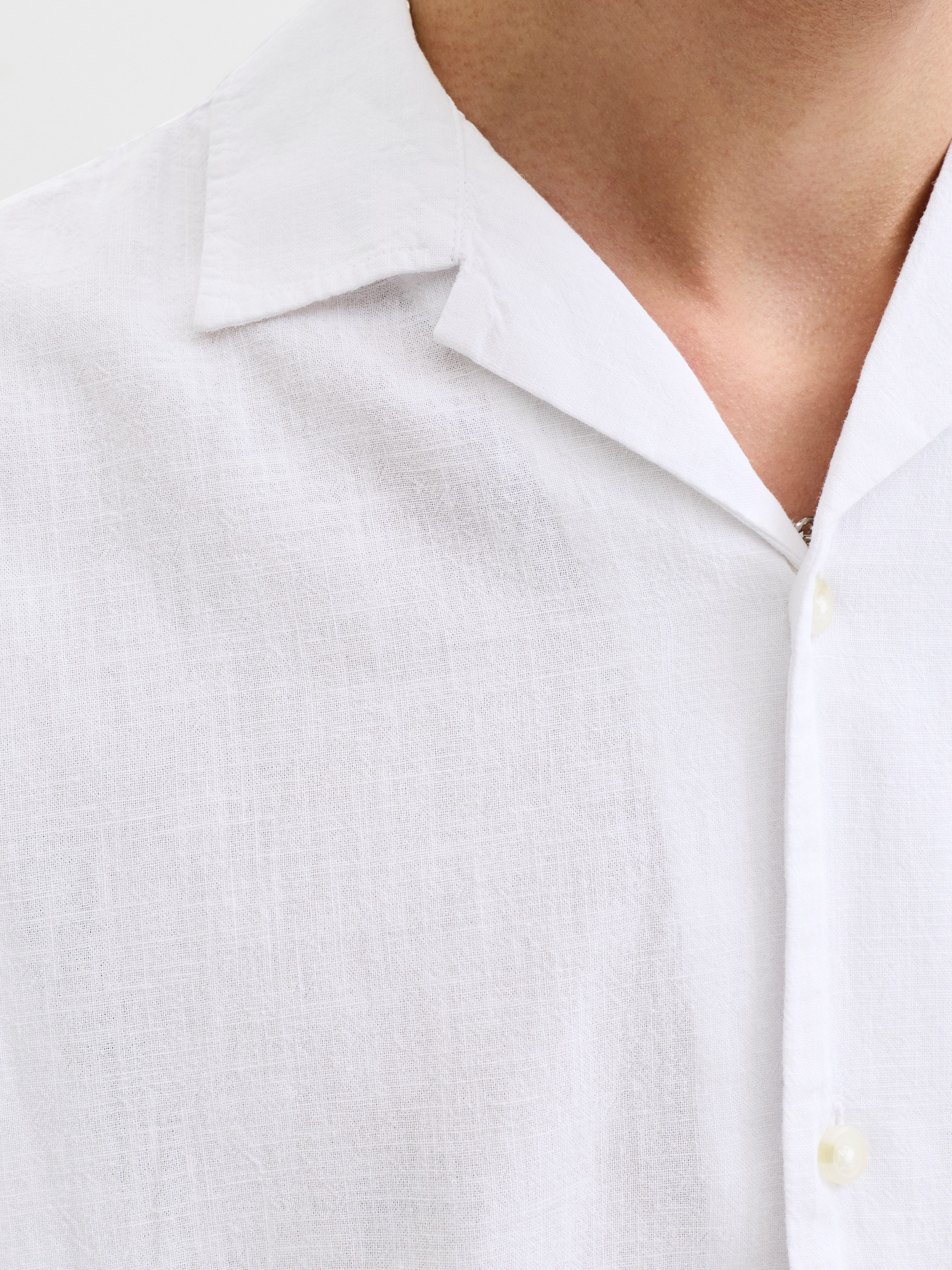 Jack & Jones Kurzarmhemd JJESUMMER LINEN BLEND RESORT SHIRT SS SN Baumwollmischung, relaxed fit