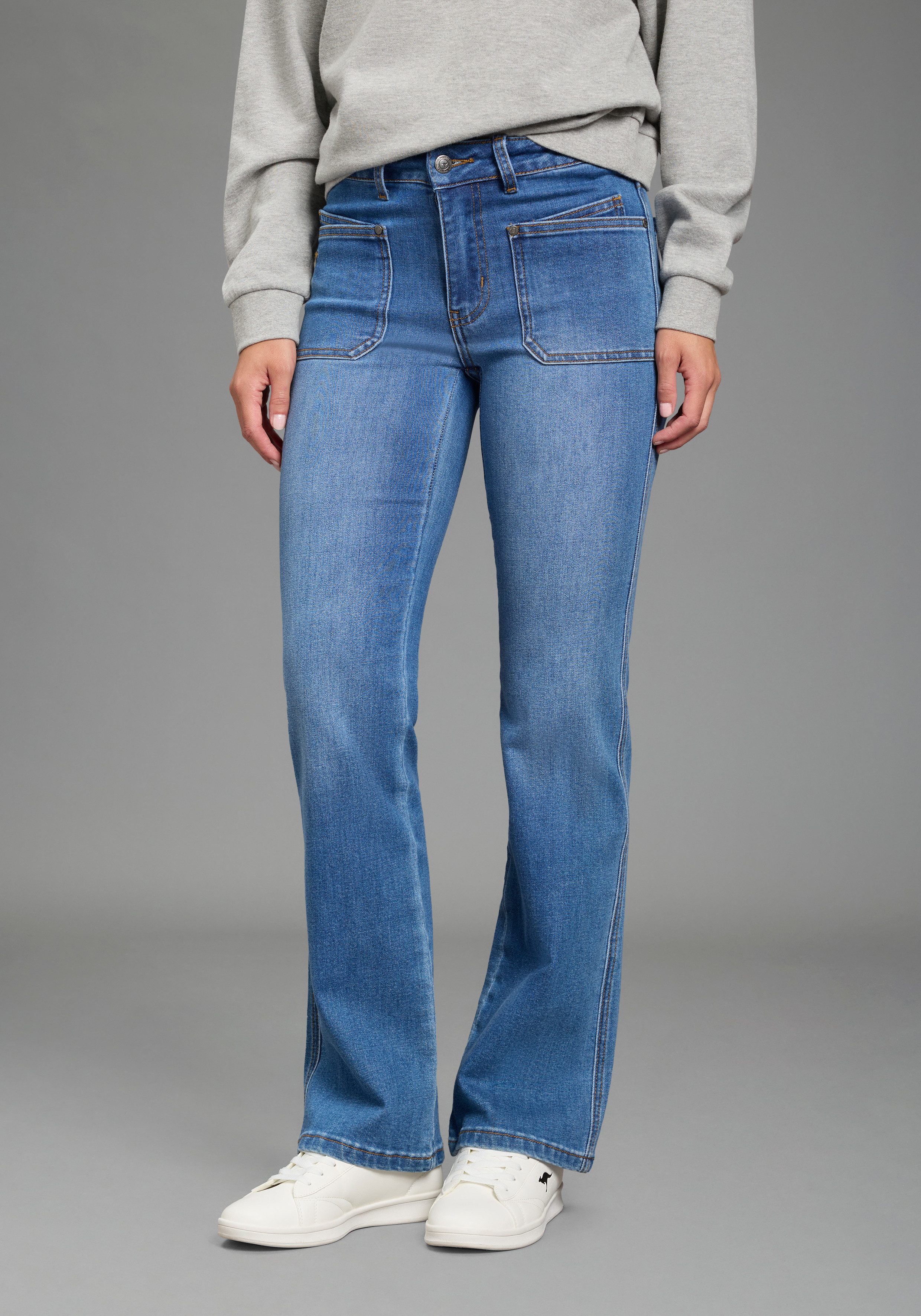 KangaROOS Weite Jeans mit Reißverschluss und Knopf, normale Leibhöhe, lange Schnittform. € 59,99, (€ 59,99 pro 1 Stk).