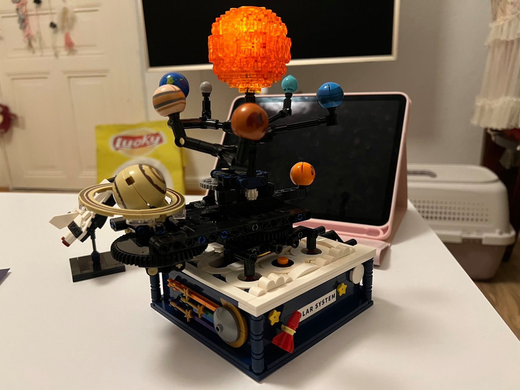 Esun Rotating Solar System Building Toy, 775-Piece Space Exploration Building Blocks (Set, 775 Pieces, Complete Set), Building Block Set for Children 8+ Years Old Toy