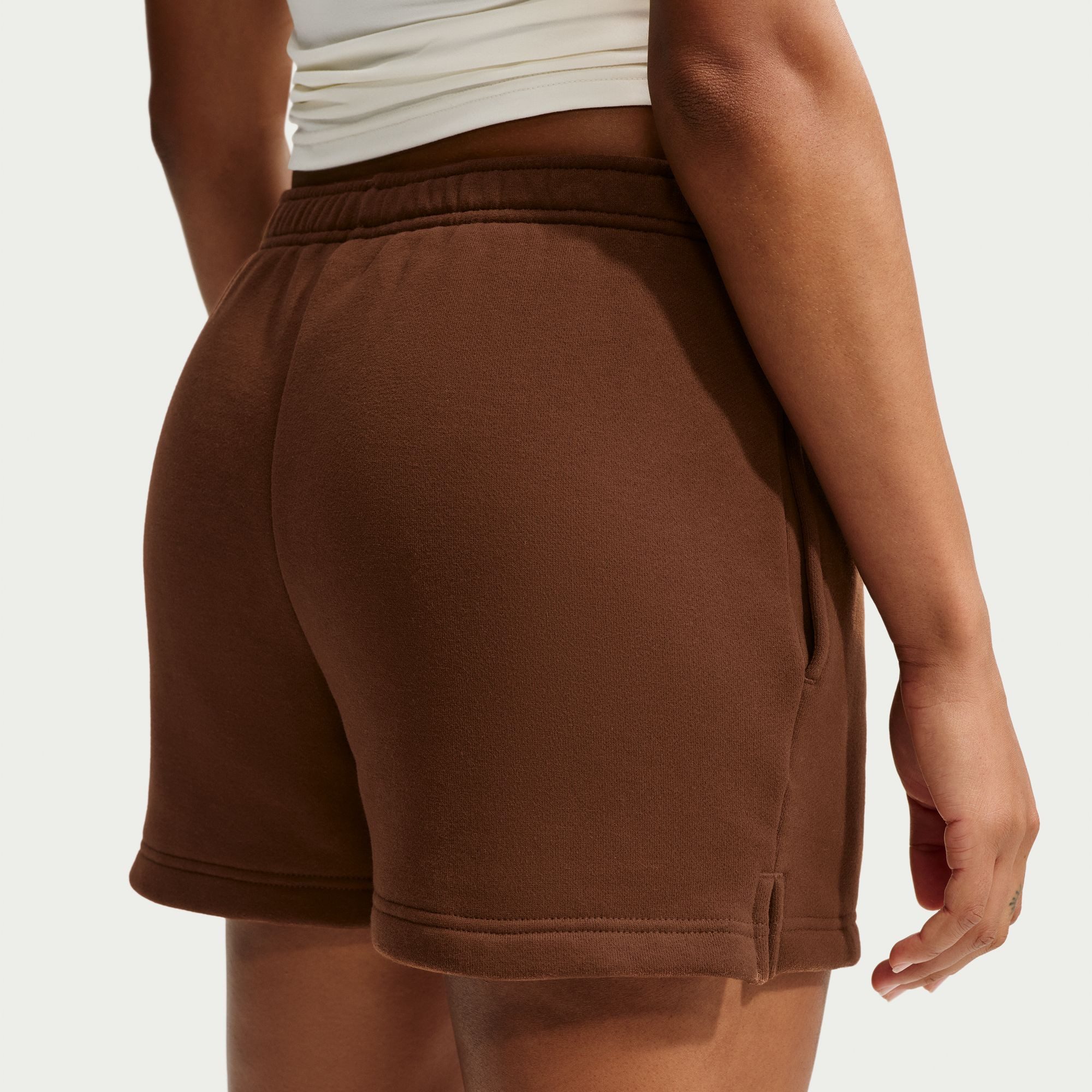 Nike Sportswear Shorts W NK STDO FLC MW MR STD 4 SHRT mit Eingrifftaschen, ca. Mitte Oberschenkel lang, gerade Beinform