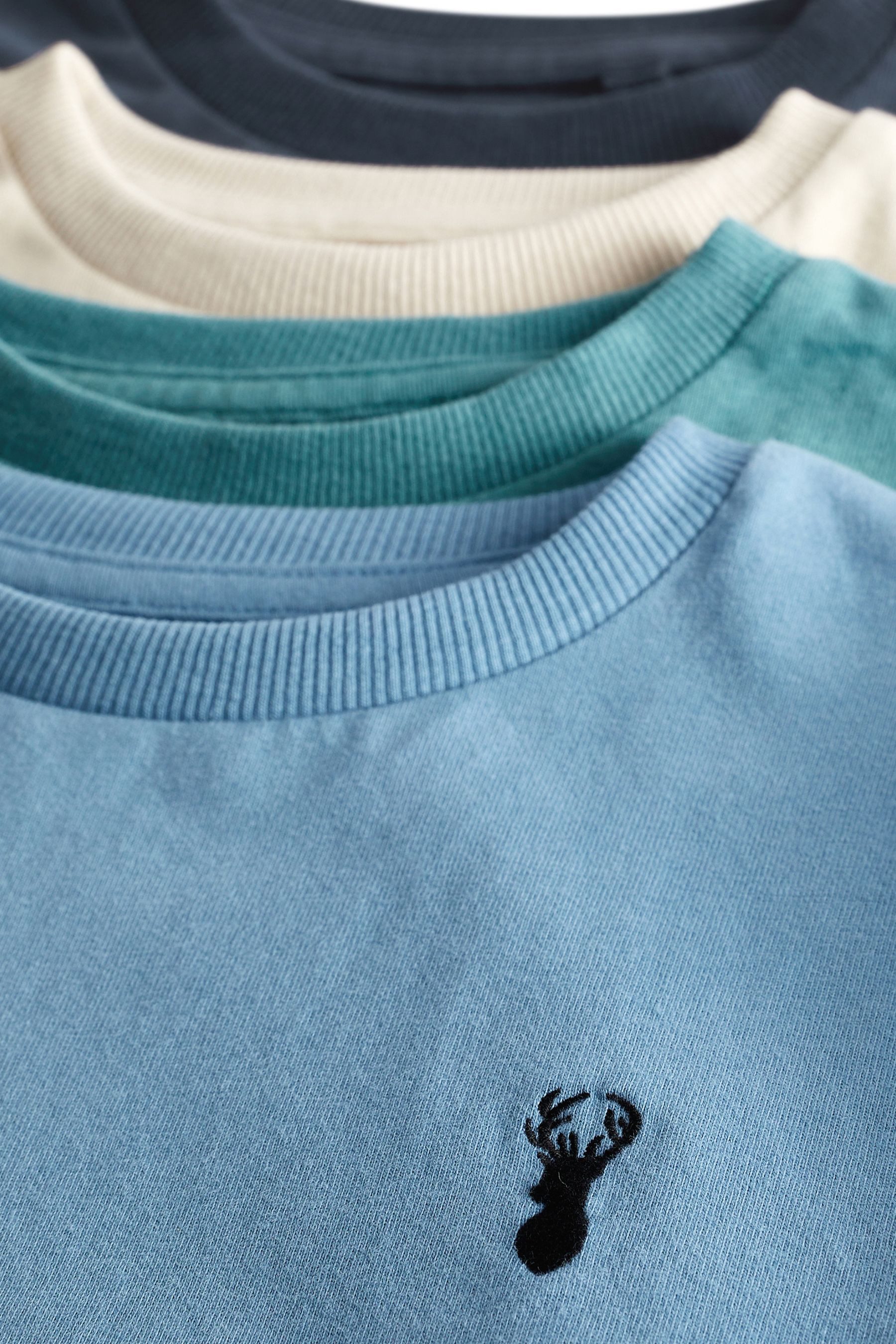Next T-Shirt 4er-Pack Kurzarm-T-Shirts mit Hirsch-Stickerei (4-tlg)