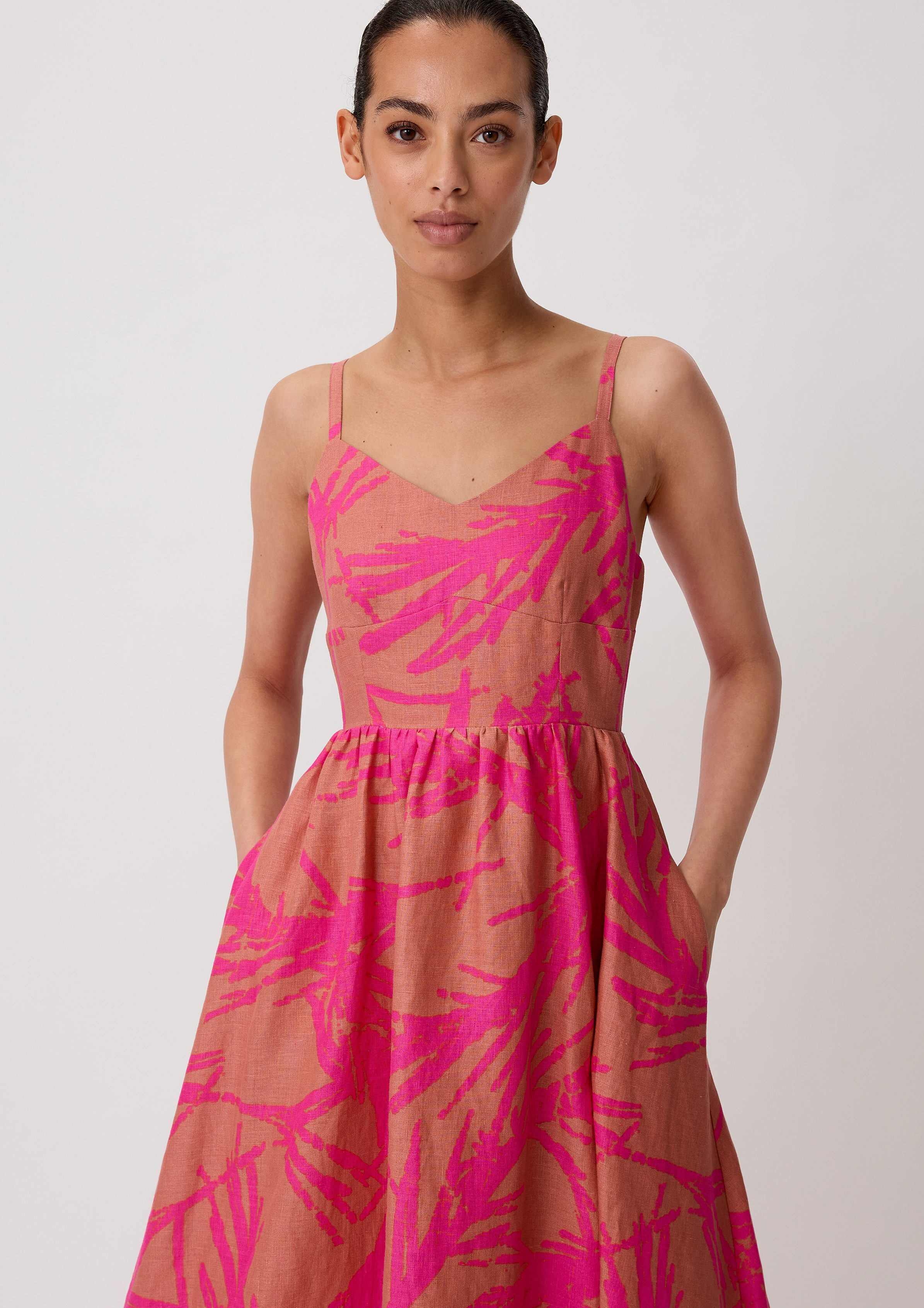Comma Maxikleid Midikleid aus Leinen Smok-Detail günstig online kaufen