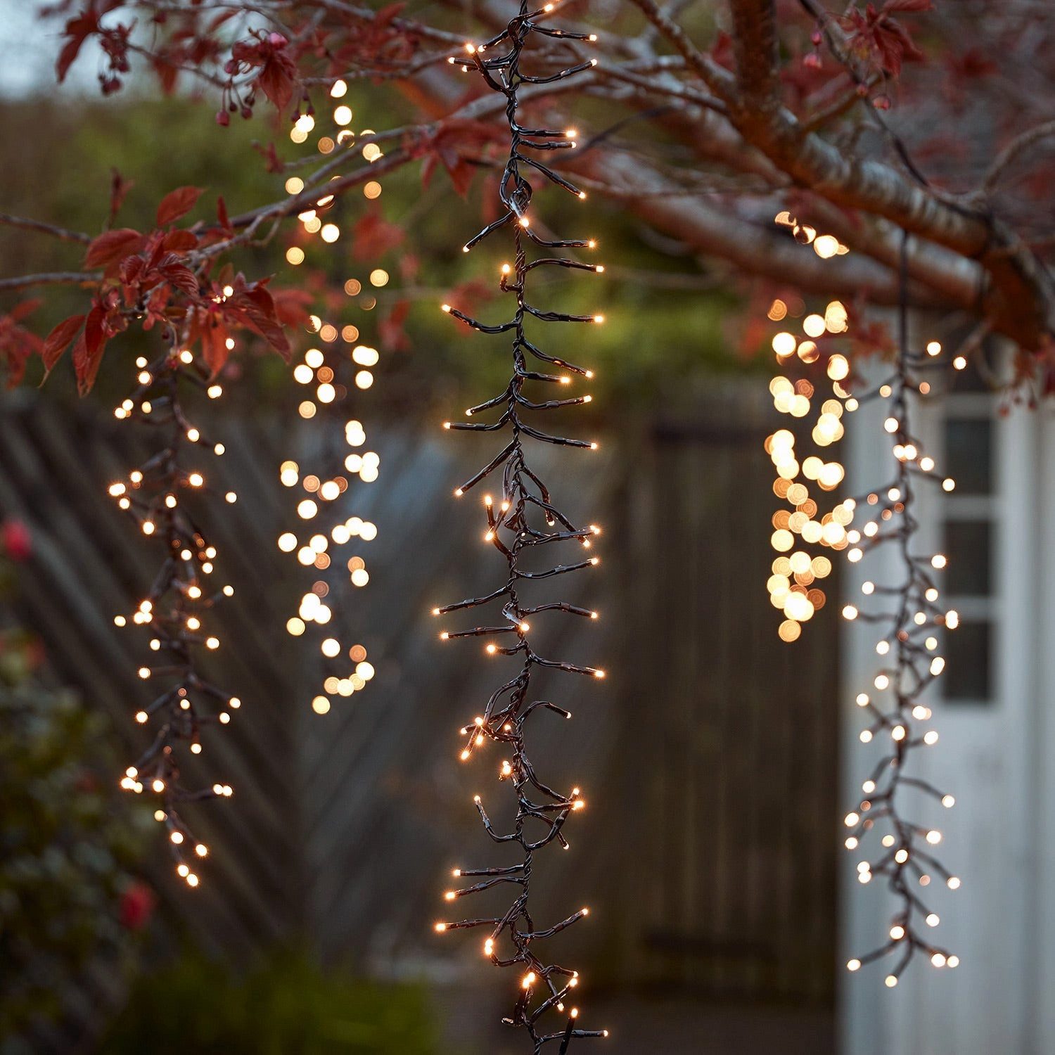 Lights4fun LED-Lichterkette 6er LED-Baumbehang Kaskadenform Cluster Lichterkette