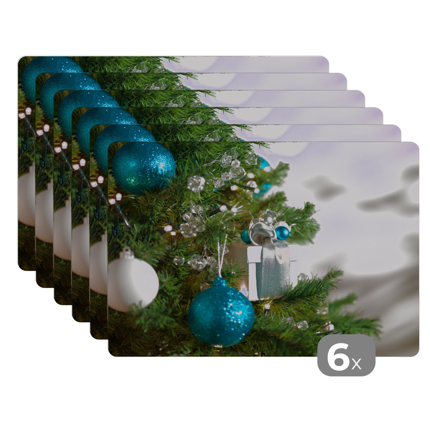 Platzset, Eine Nahaufnahme eines Weihnachtsbaums mit blauen und weißen Kugeln, MuchoWow, (6-St), Platzset, Platzdecken, Platzmatte, Tischmatten, Schmutzabweisend