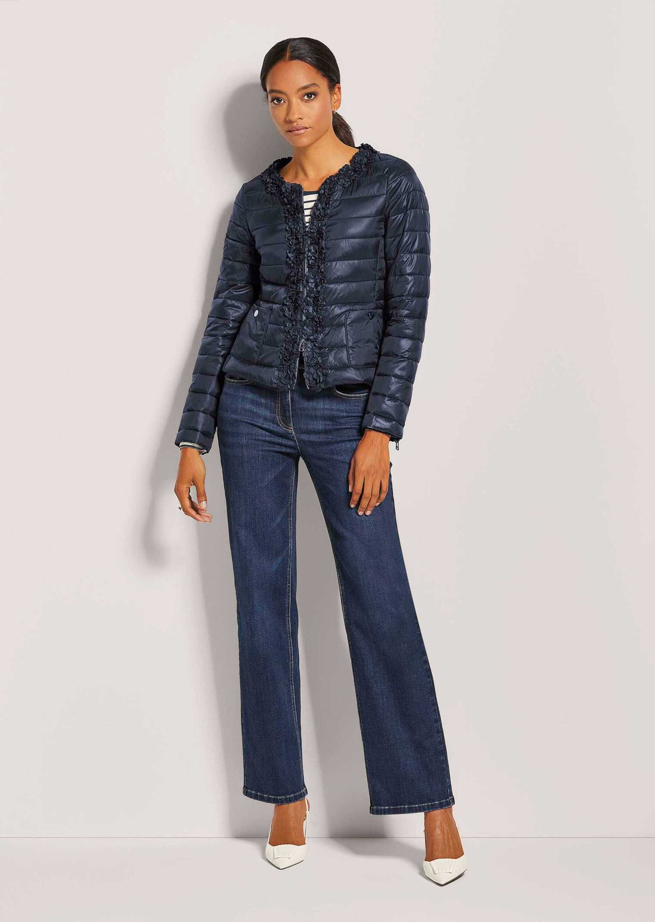 MADELEINE Outdoorjacke Wattierte Steppjacke mit Blüten-Dekoration günstig online kaufen