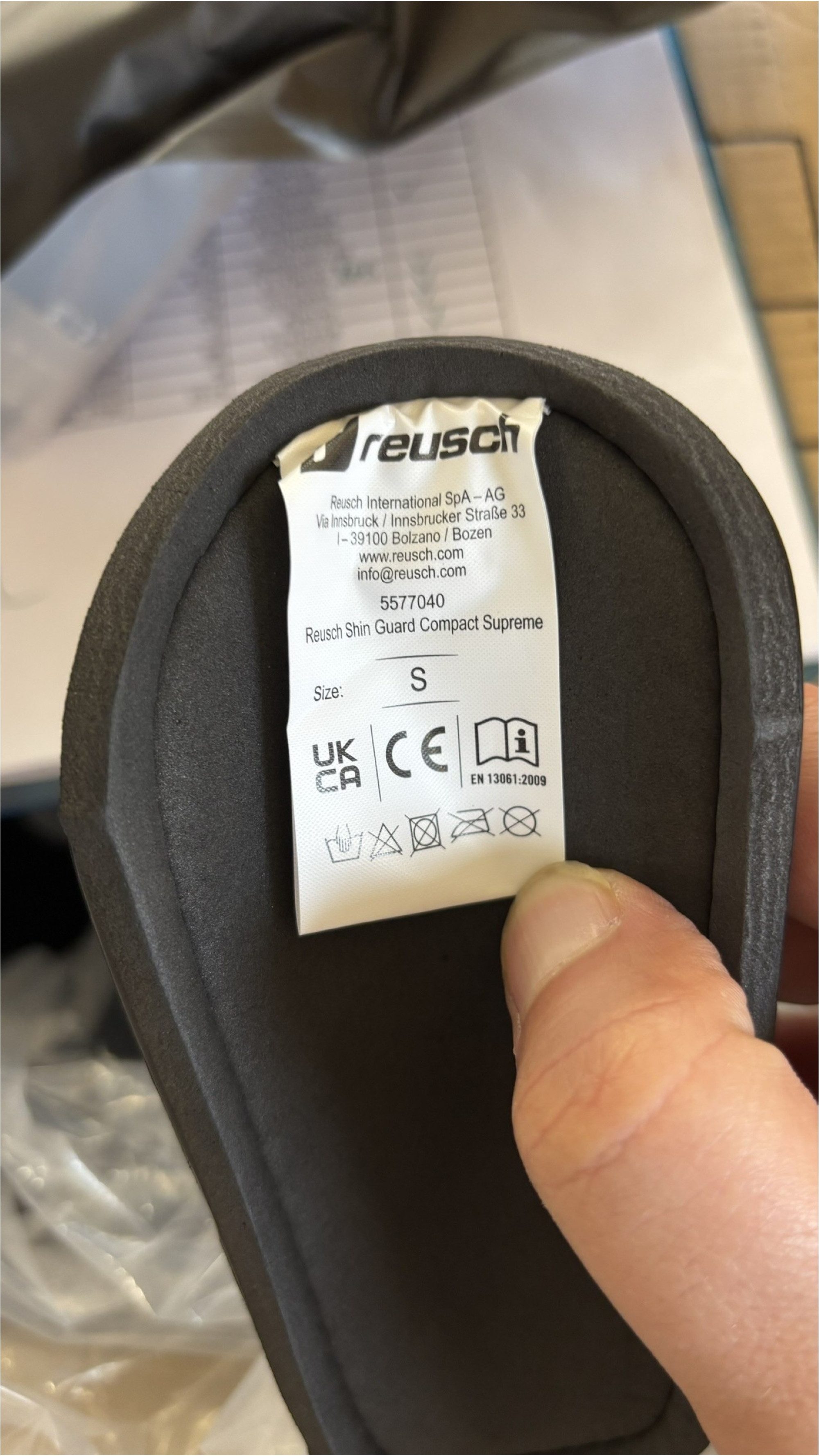 Reusch Fußball Schienbeinschoner Reusch Shin Guard Compact Supreme, mit optimalem Schutz