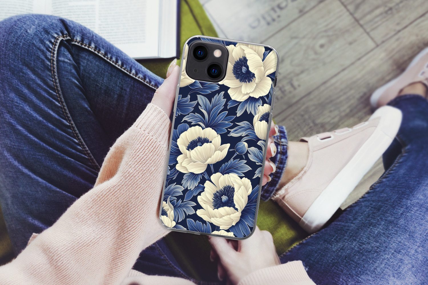 MuchoWow Handyhülle für Apple iPhone 13 Blumen - Muster - Blau - Weiß, Smartphone-Bumper, Print, Handy Schutzhülle Dünn