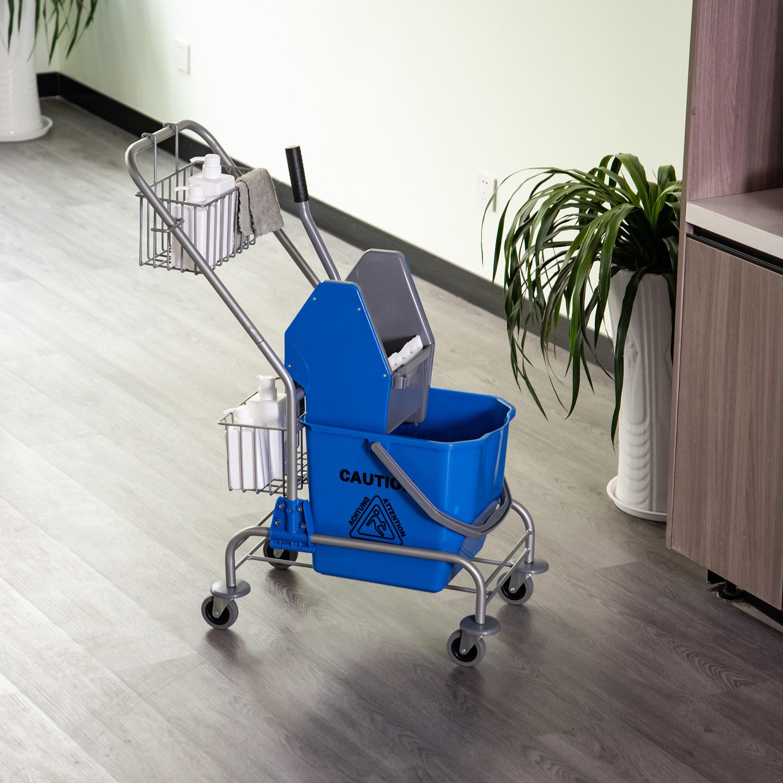 HOMCOM Putzwagen Reinigungswagen Wischwagen mit Wringer, Haushaltswagen blau, (Set, 1-St., Reinigungswagen mit Eimer und Auspresser), 26L Eimer, 2 Werkzeugkörbe, 4 Rollen, Mopphalter