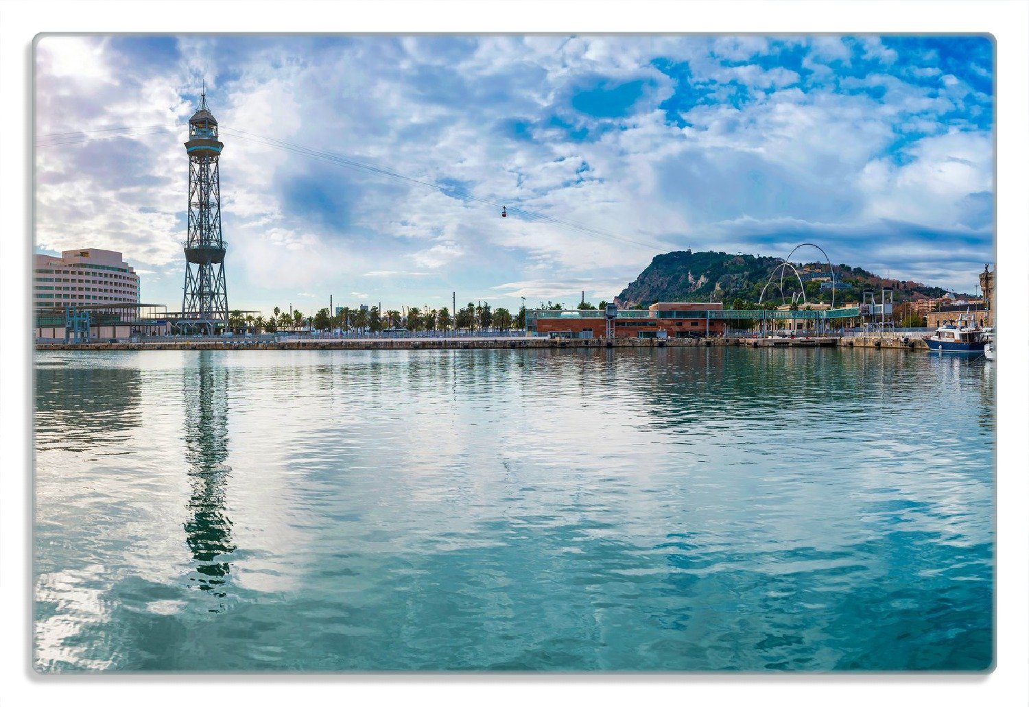 Wallario Frühstücksbrett (inkl. rutschfester Gummifüße 1-St), Panorama 4mm, 20x30cm Hafens von Barcelona, des