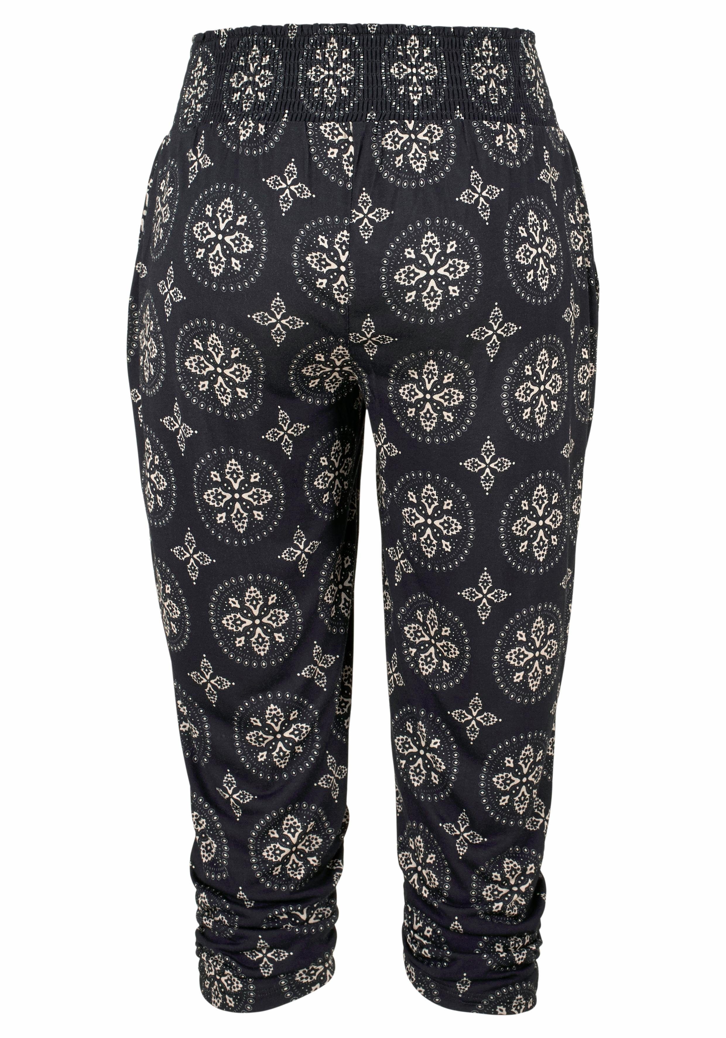 LASCANA Strandcapri aus luftig-leichter Viskose mit Raffung am Bein mit Alloverdruck, 3/4-Hose, luftige Caprihose, Sommerhose, Schlupfhose – Bild 3 von 5