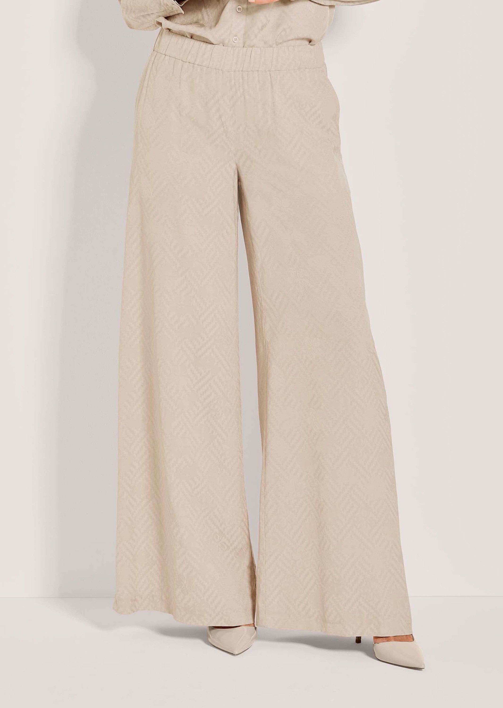 MADELEINE Schlupfhose Kurzgröße: Schlupfhose mit grafischen Muster Jacquardhose mit Schlupfbund, Eingriffstaschen und Knöchellänge