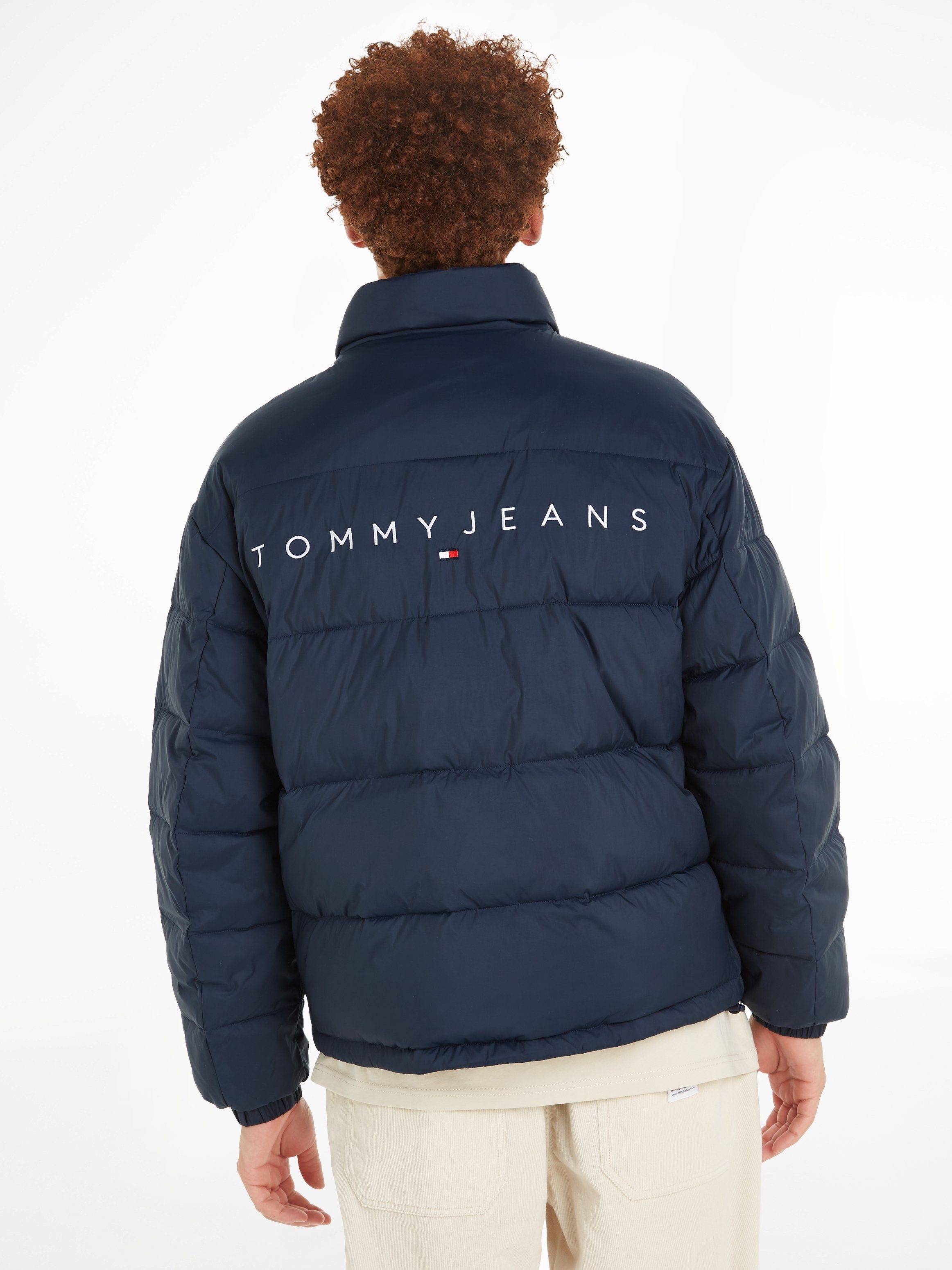 Tommy Jeans Steppjacke TJM BACK LOGO PUFFER mit hohem Stehkragen