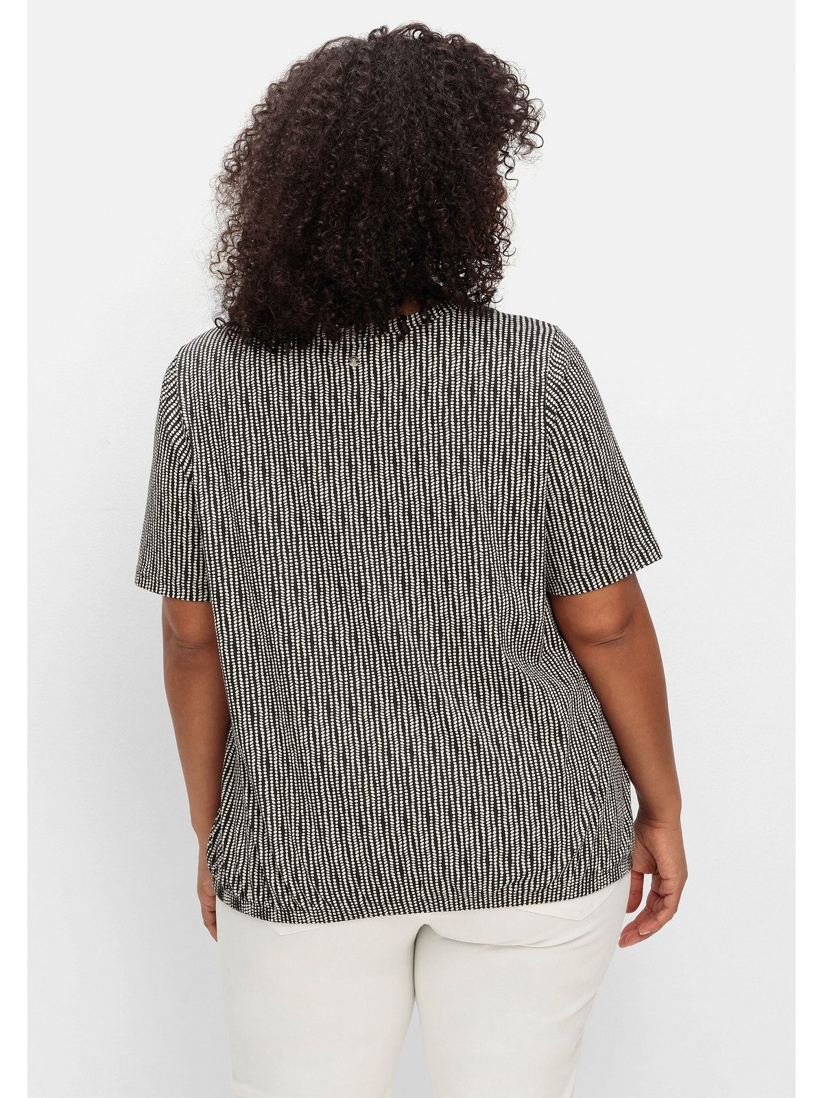 Sheego Rundhalsshirt Große Größen mit Minimal-Druck und Gummizugbund
