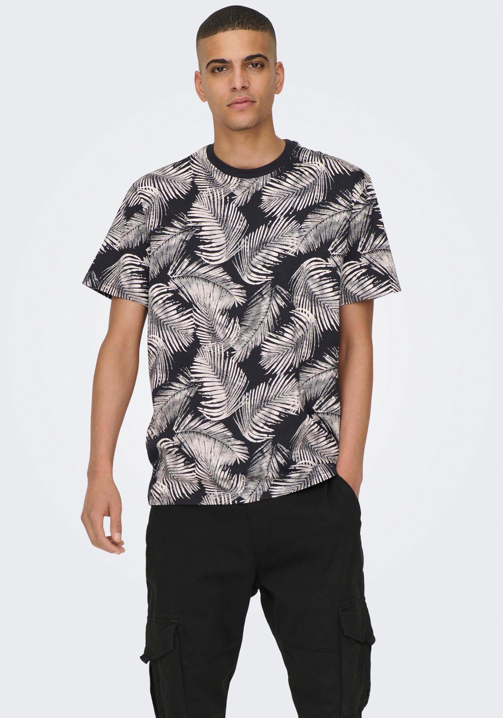 ONLY & SONS Rundhalsshirt ONSPERRY LIFE REG LEAF AOP SS TEE