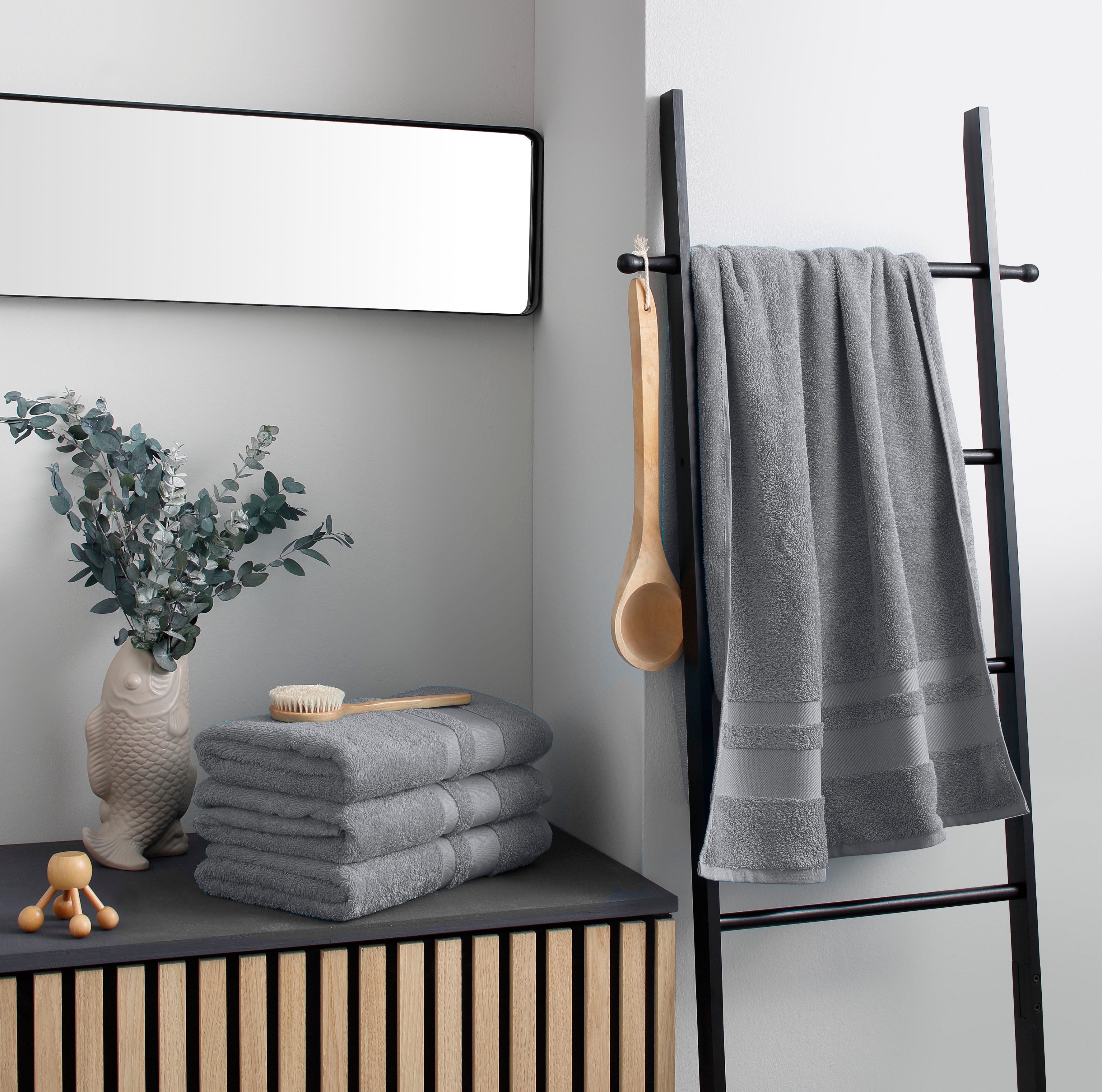OTTO home Duschtücher Vanessa, 4 Duschtücher, 70x140cm, in Standard- und Premium-Qualität, Walkfrottee (Set, 4-St), Handtücher mit Bordüre, 100% Baumwolle, einfarbig, weich