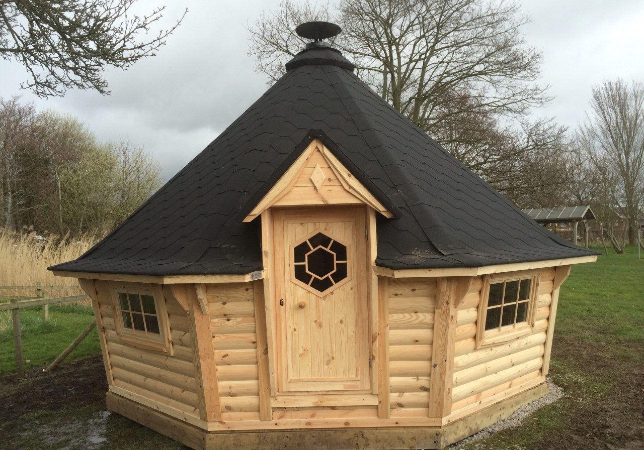 Finn Art Blockhaus Grillkota Grillpavillon 8-eckig Exklusiv 16,5 max. 21 Personen, BxT: 486x486 cm, mit Grillanlage, mit 28 mm Fußboden