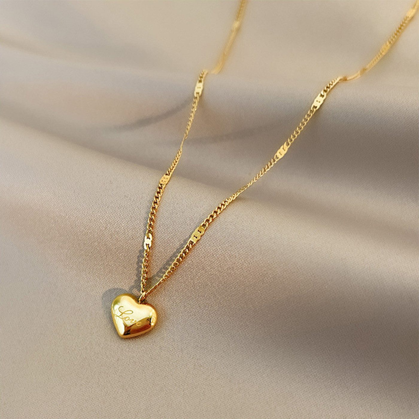 KARMA Herzkette Halskette Damen Gold Herzanhänger Edelstahl (Damenschmuck Geschenk, Love Gravur Damenkette), 41 cm + 5 cm Verlängerung