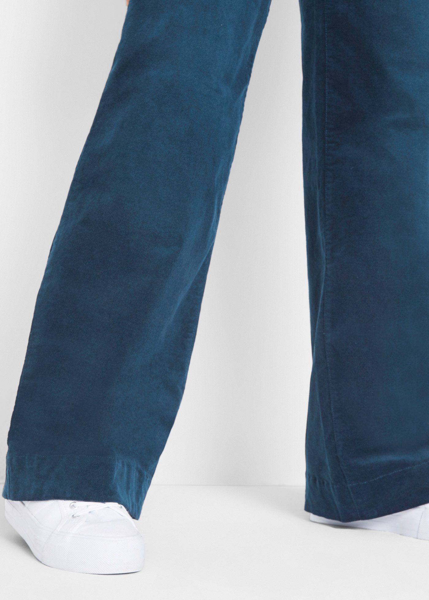 bonprix Cordhose aus Baumwolle und Elasthan, Loose Fit, ausgestelltes Bein