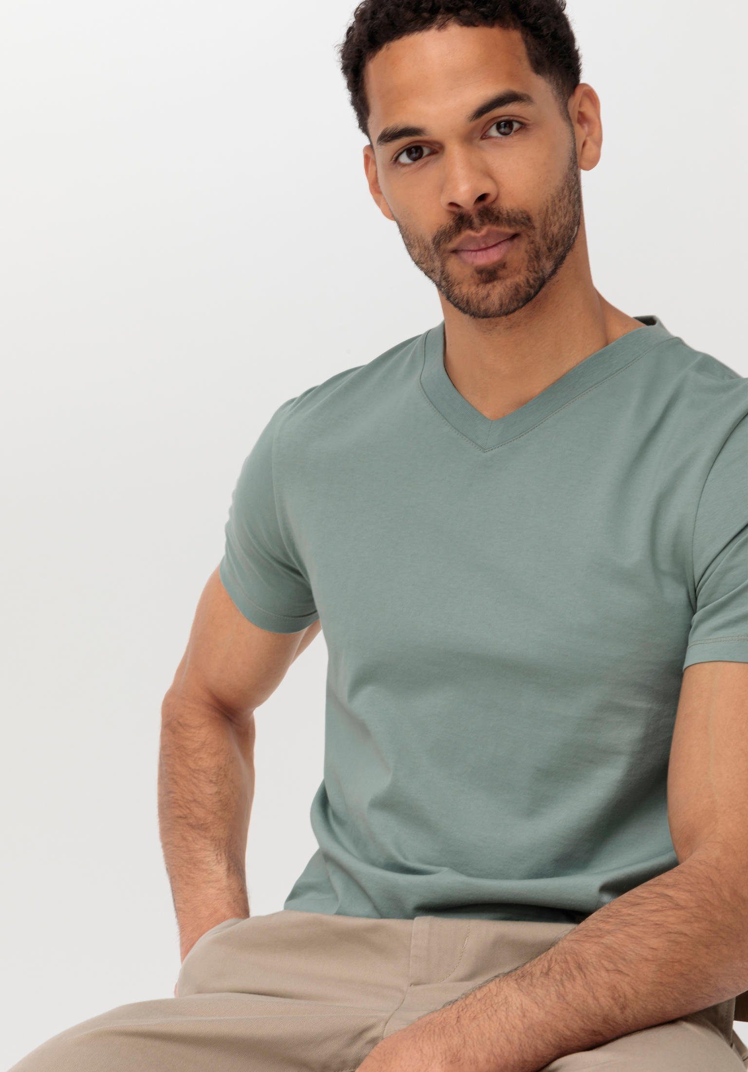 Hessnatur T-Shirt Regular aus reiner Bio-Baumwolle mattgrün