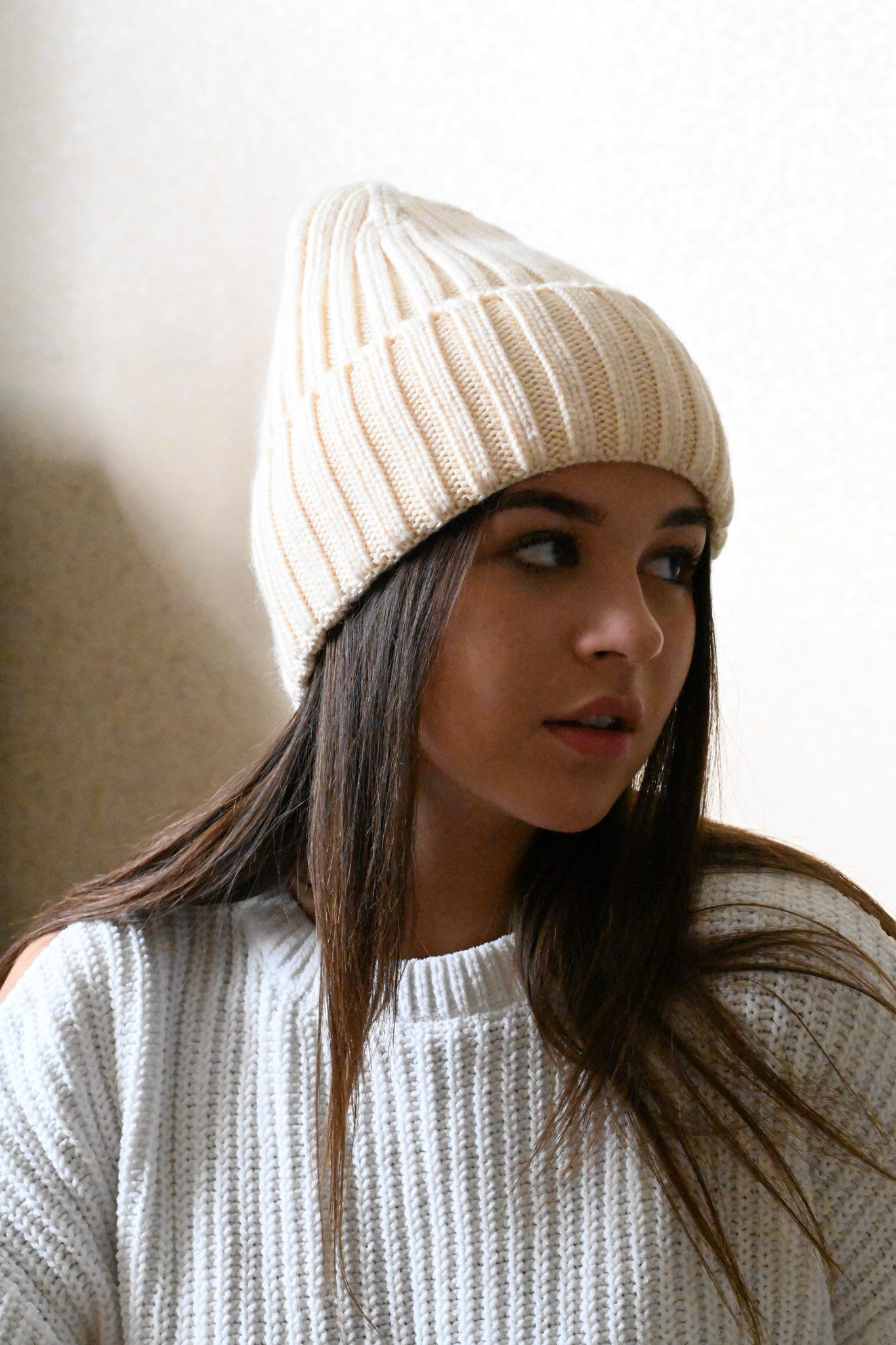 Runde Perlé Beanie warme Wintermütze 100% Merinowolle hellbeige Beanie aus reiner, extrafeiner Merinowolle mit Umschlag