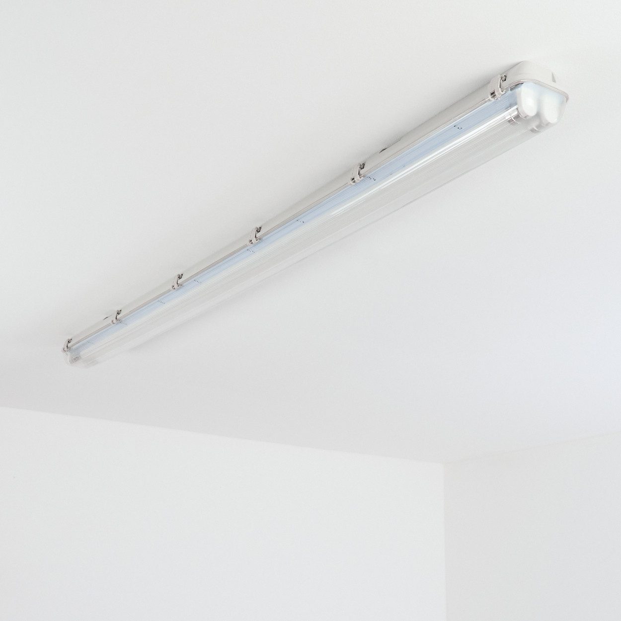 hofstein Deckenleuchte Deckenlampe aus Metall/Kunststoff, Grau/Weiß/Klar, Badezimmer geeignet, moderne Deckenleuchte, 51 Watt, 4300 Lumen, 6500 Kelvin, IP65