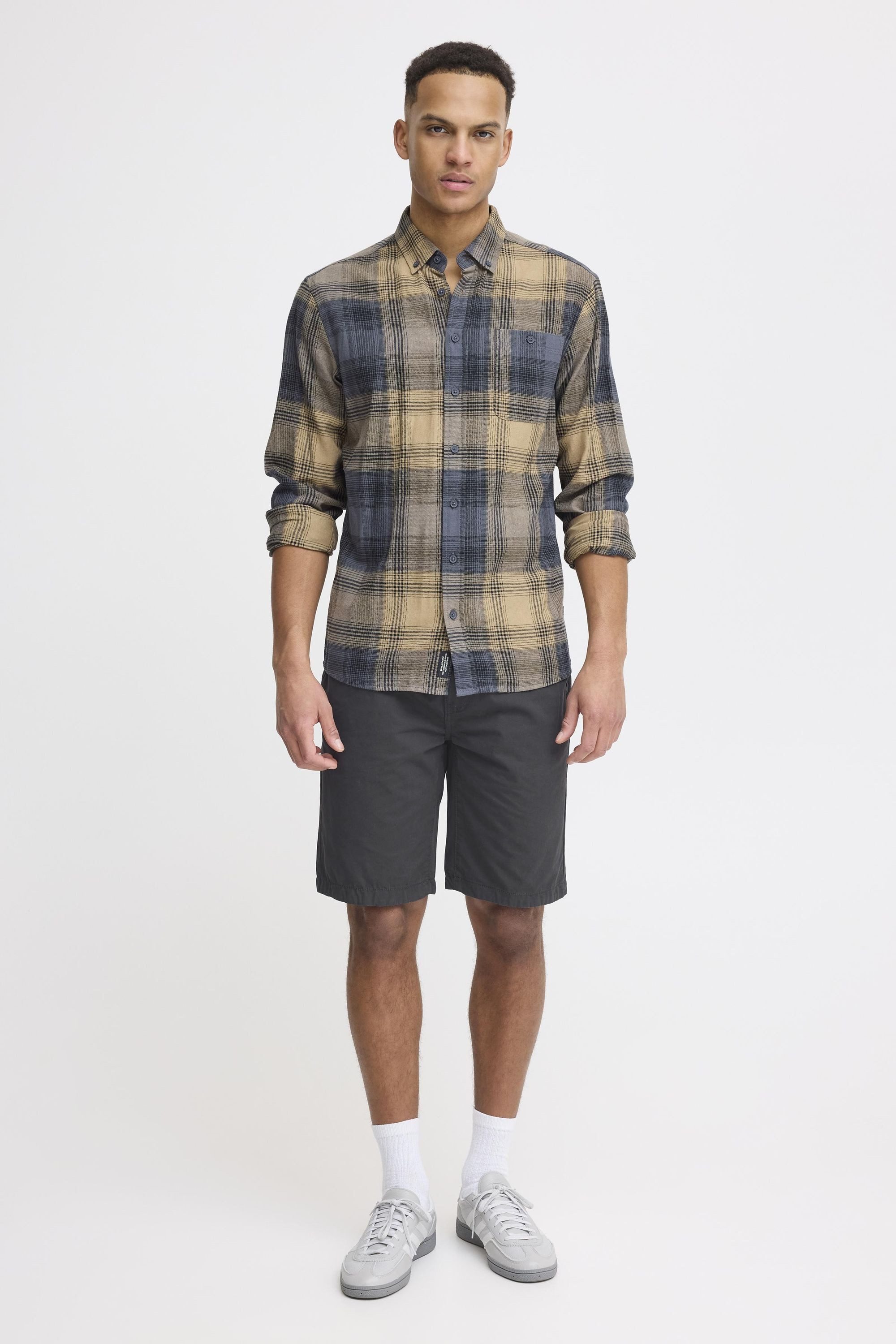 Blend Chinoshorts BHKaito Chino Shorts mit weißen Kontrastkordeln
