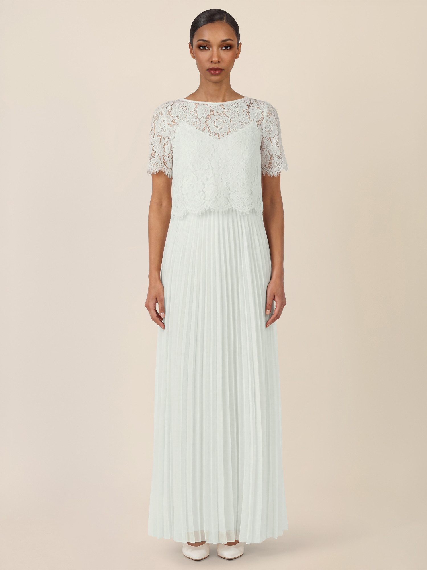 Apart Abendkleid mit Spitzenoberteil und Plisseerock