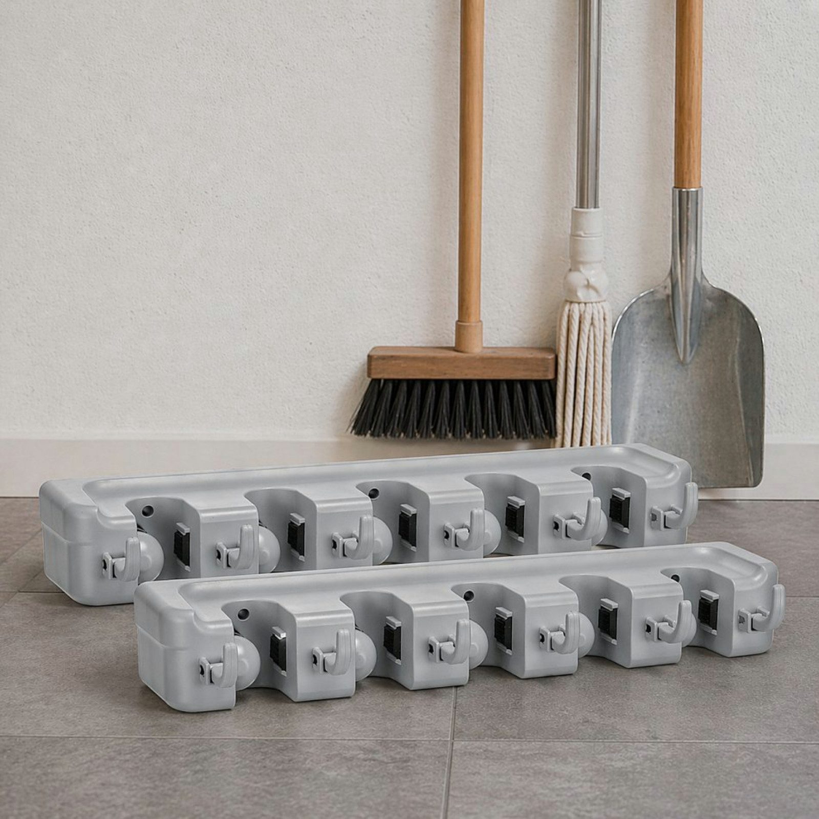Haushalt International Gartengerätehalter Werkzeughalter Geräteleiste Kunststoff Grau 2er Set, (Set, 2-tlg., Packung, je 5 Klemmen, Klemmrollen, je 6 Haken, für alle Stielwerkzeuge)