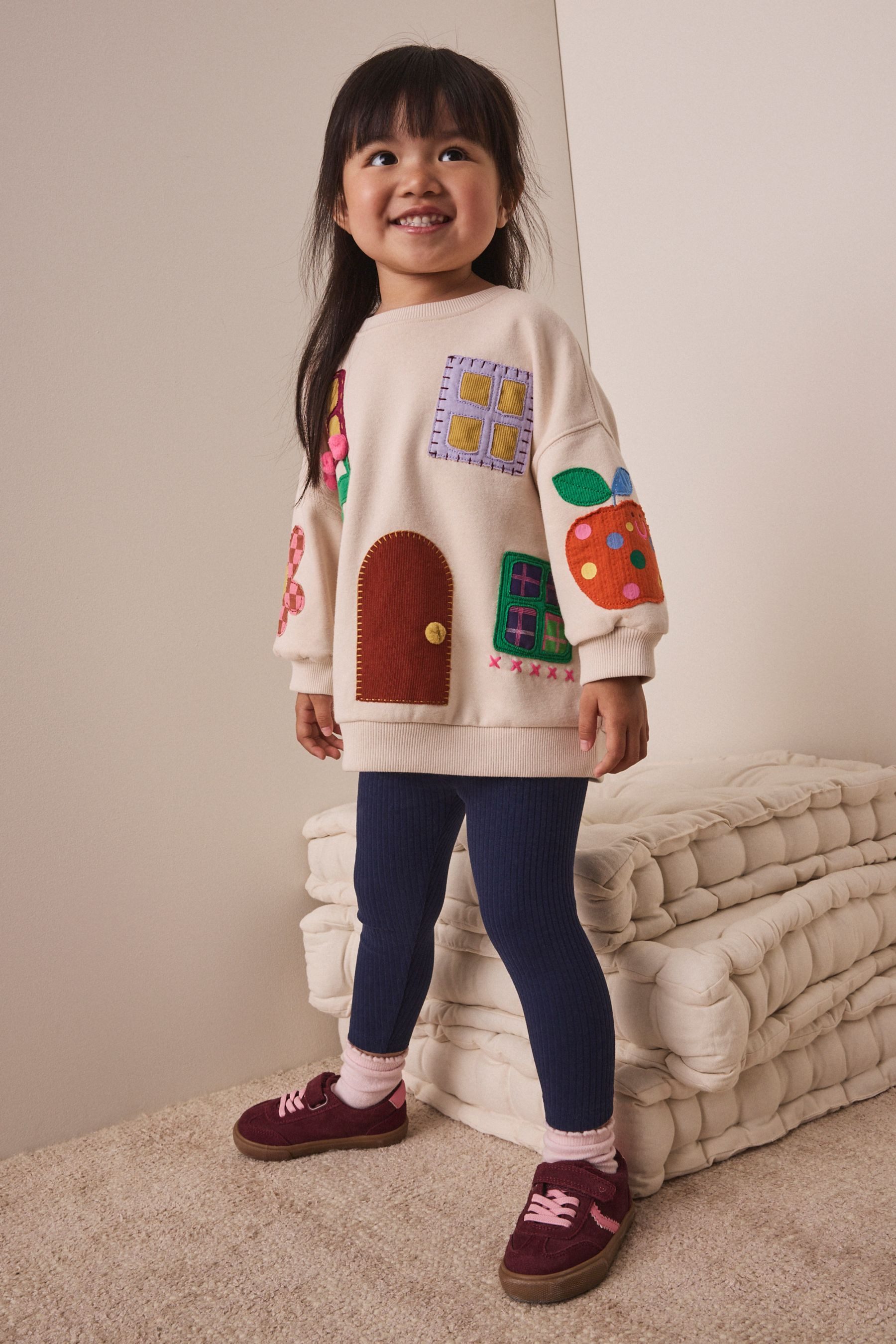 Next Top & Leggings Sweatshirt mit gerüschtem Saum und Leggings im Set (2-tlg) – Bild 4 von 4