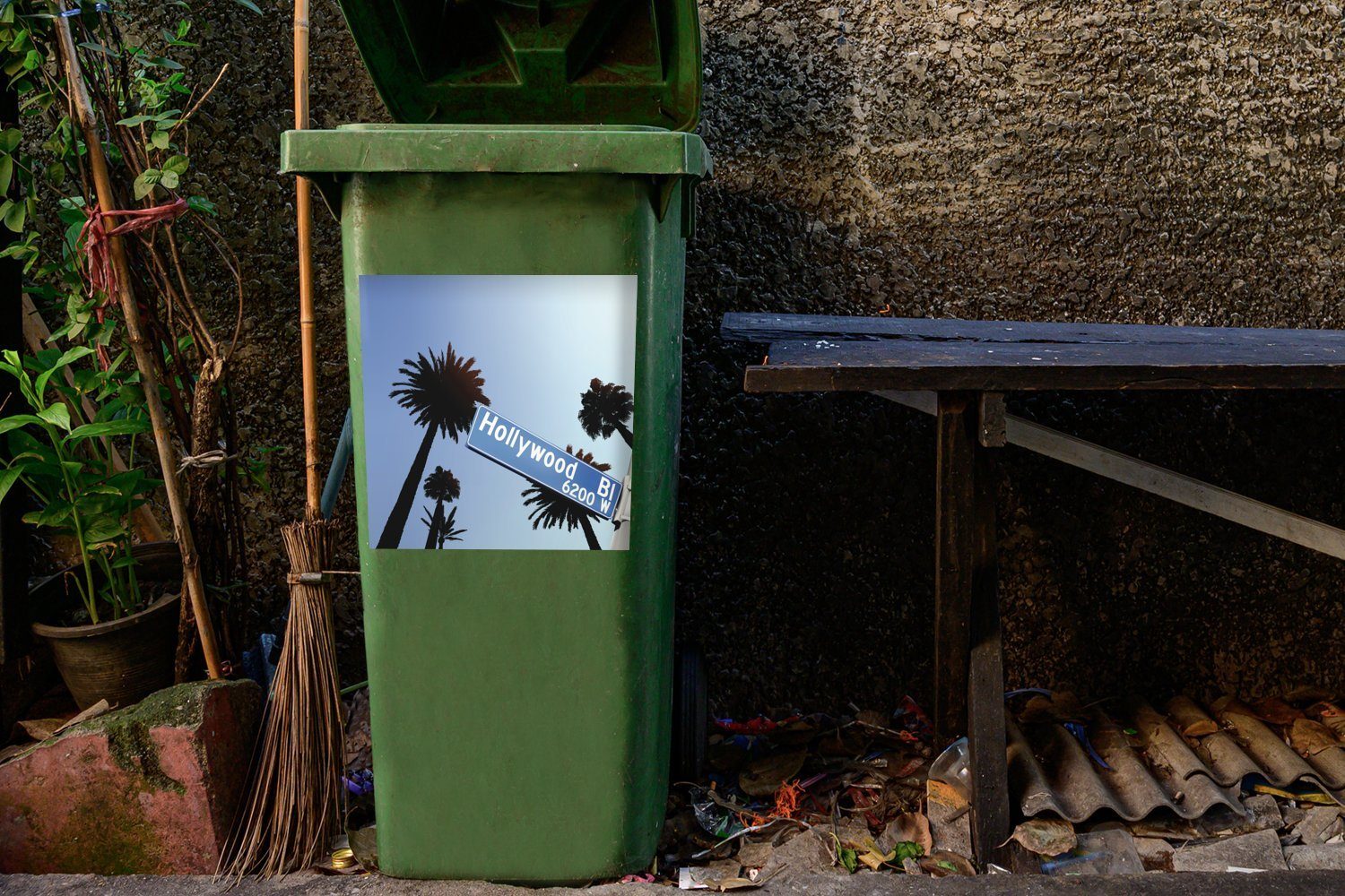 MuchoWow Wandsticker Eine Illustration in Mülltonne, Straßenschildes Container, Sticker, (1 eines Mülleimer-aufkleber, Hollywood Abfalbehälter blauen St)