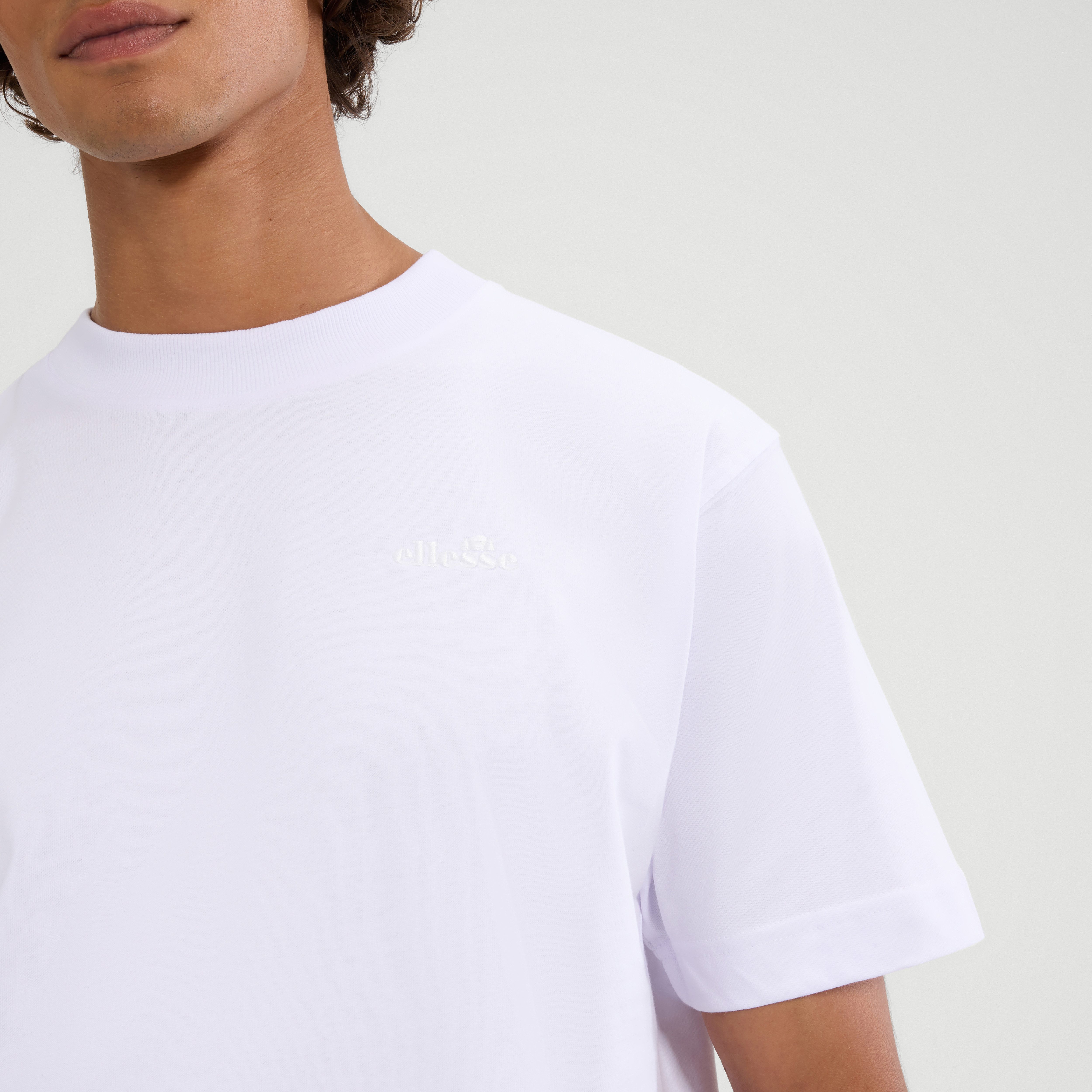 Ellesse T-Shirt ACCIANO T SHIRT mit dichter Stickerei auf der Brust, aus Baumwolle