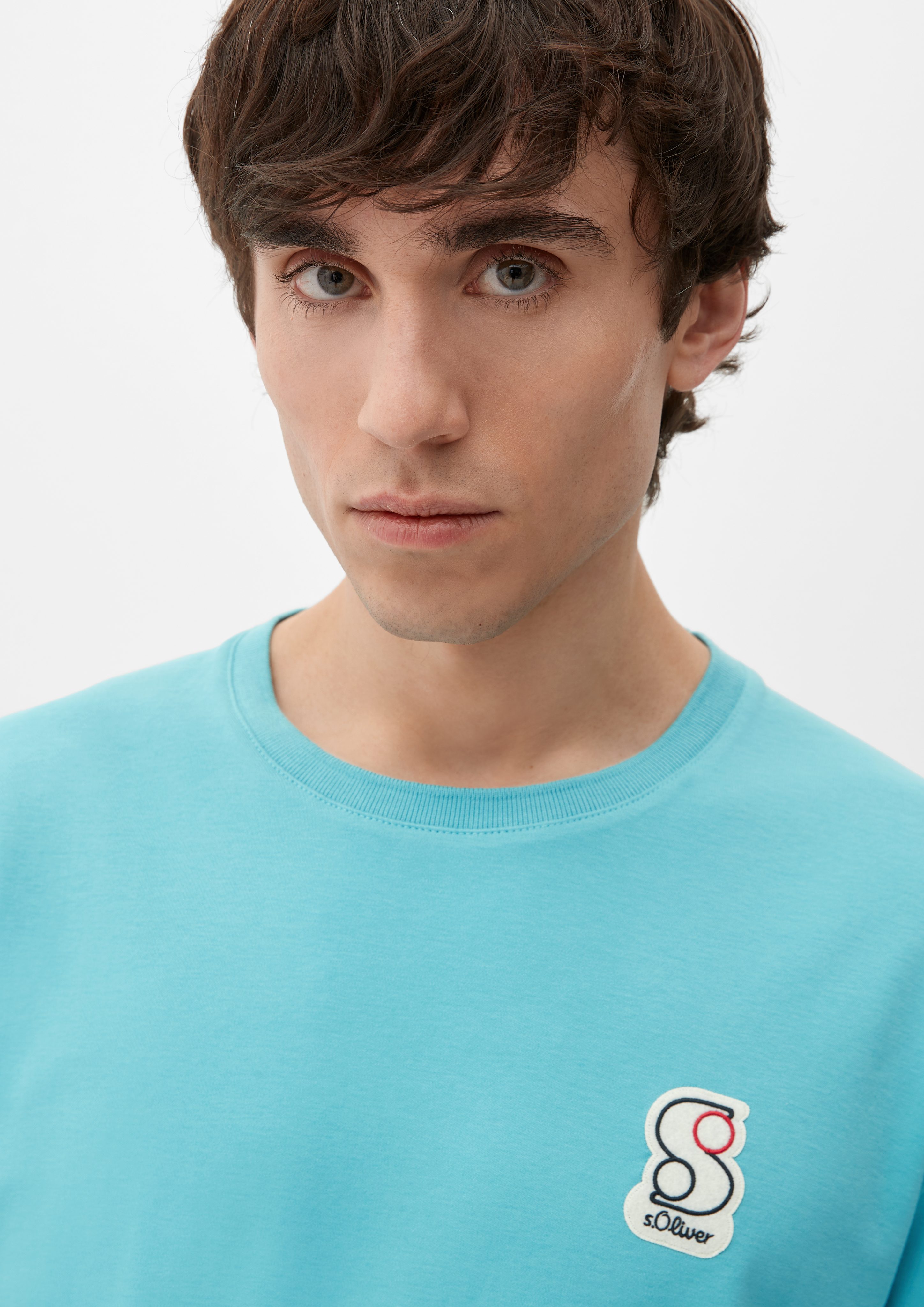 s.Oliver Kurzarmshirt T-Shirt mit Labelpatch Label-Patch, Kontrast-Details Tür