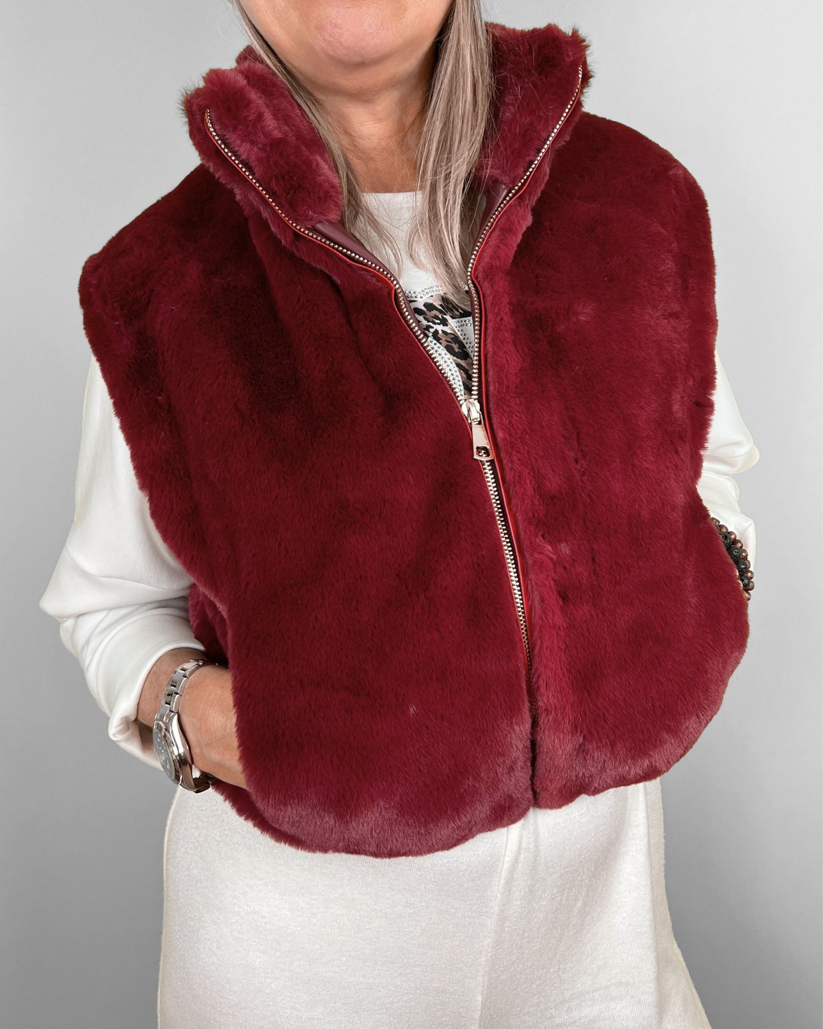 ITALY VIBES Fellimitatweste ELMIRA - Weste Fake Fur - cropped - Fellweste - ONE SIZE passt hier Gr. XS - M