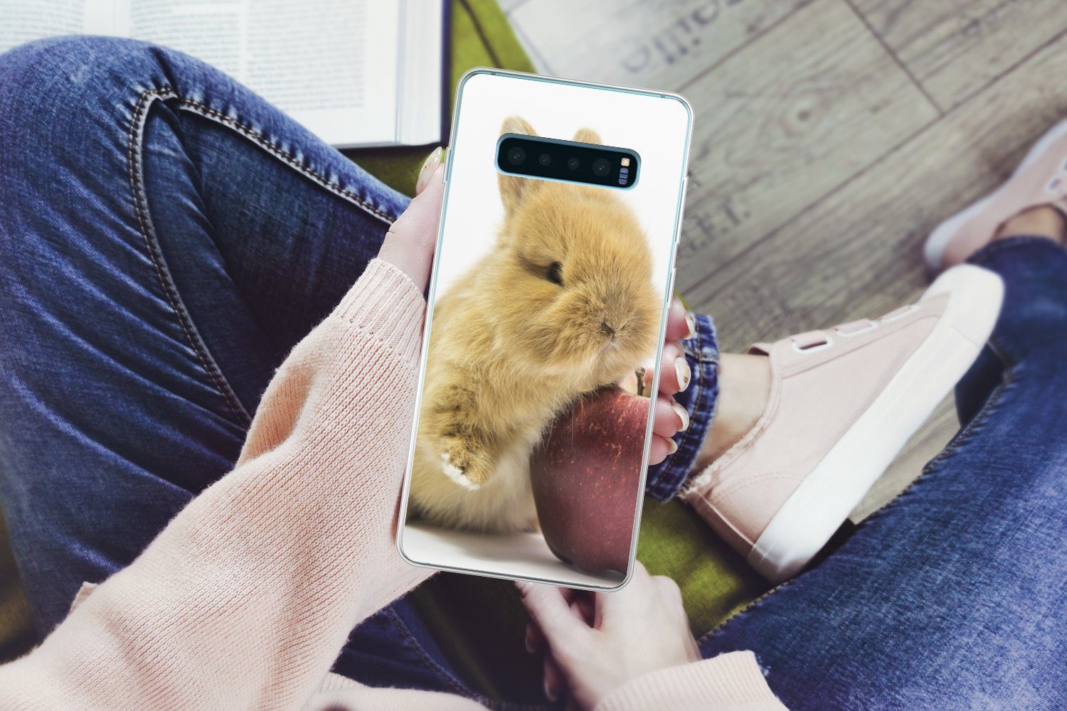 MuchoWow Handyhülle für Samsung Galaxy S10 Plus Kaninchen - Baby - Apfel, Phone Case, Silikon, Schutzhülle Dünn
