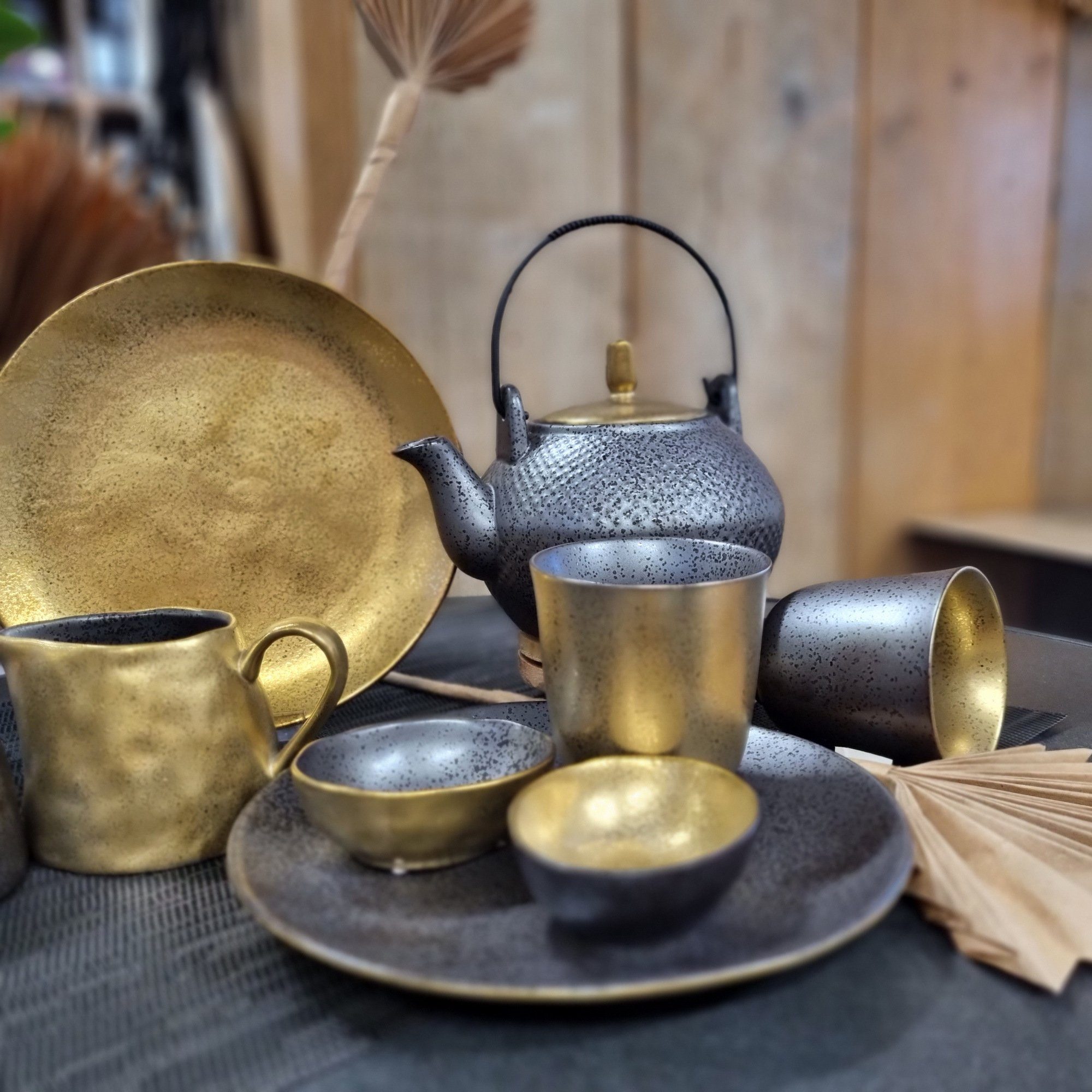 Werner Voß Teekanne Werner Voß Teekanne Ceylon Assam gold Porzellan/Metall