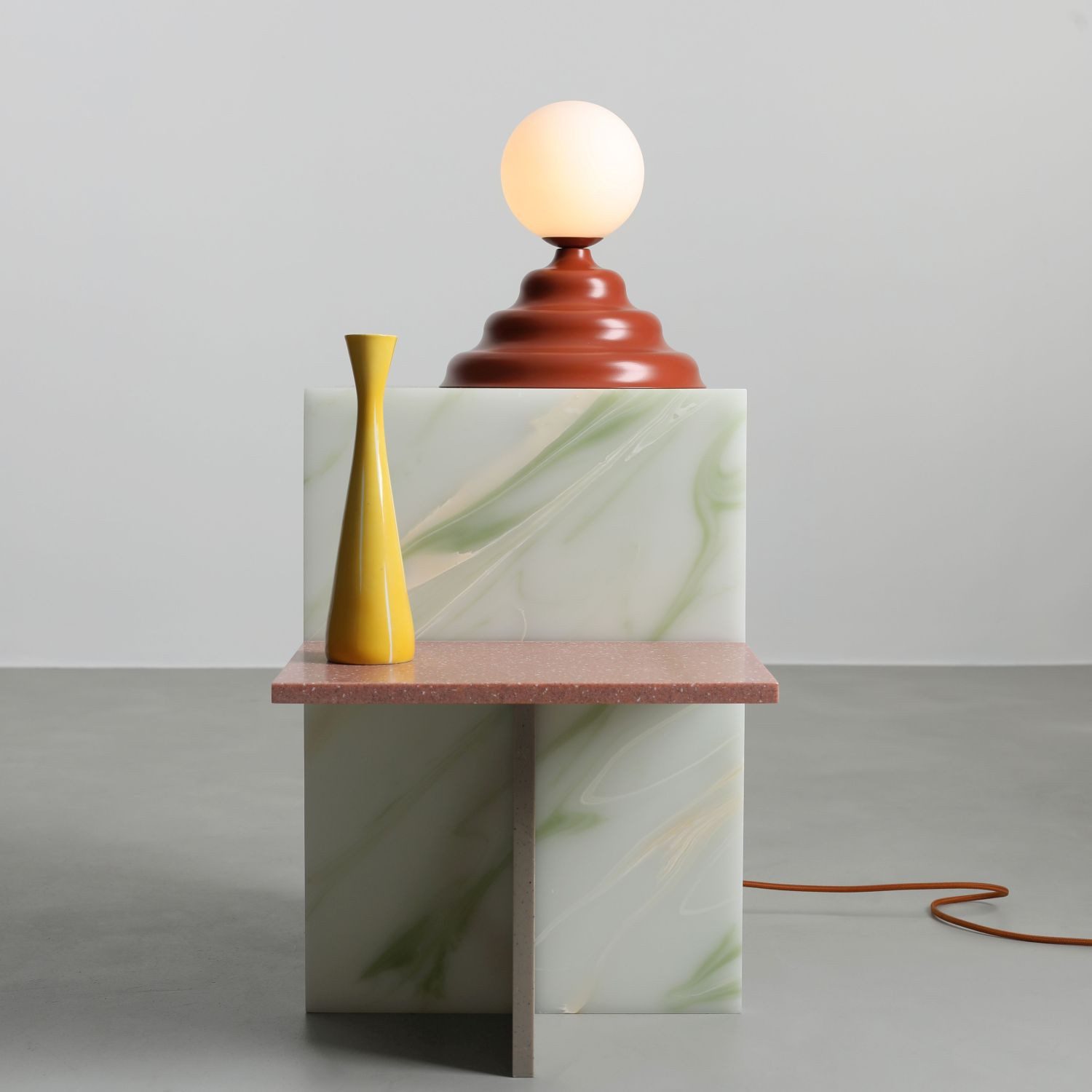 Licht-Erlebnisse Tischleuchte NAREN, Metall Glas G9 rund D: 23 cm 24 cm hoch Ziegelrot Weiß Modern