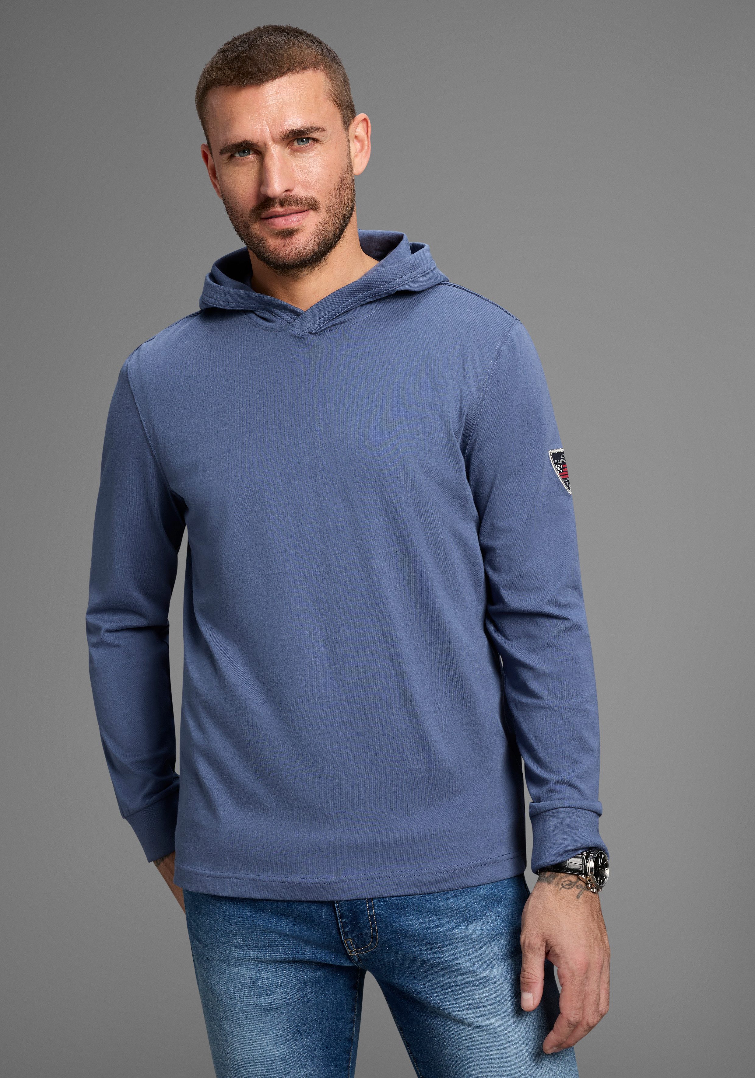 DELMAO Kapuzenshirt Neue Kollektion! mit Badge am Ärmel