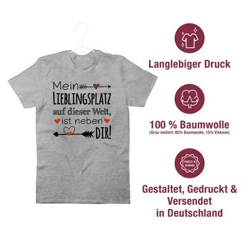 Shirtracer T-Shirt Lieblingsplatz - Geschenk Beziehung Partner Partnerin Liebeserklärung Valentinstag Partner Liebe