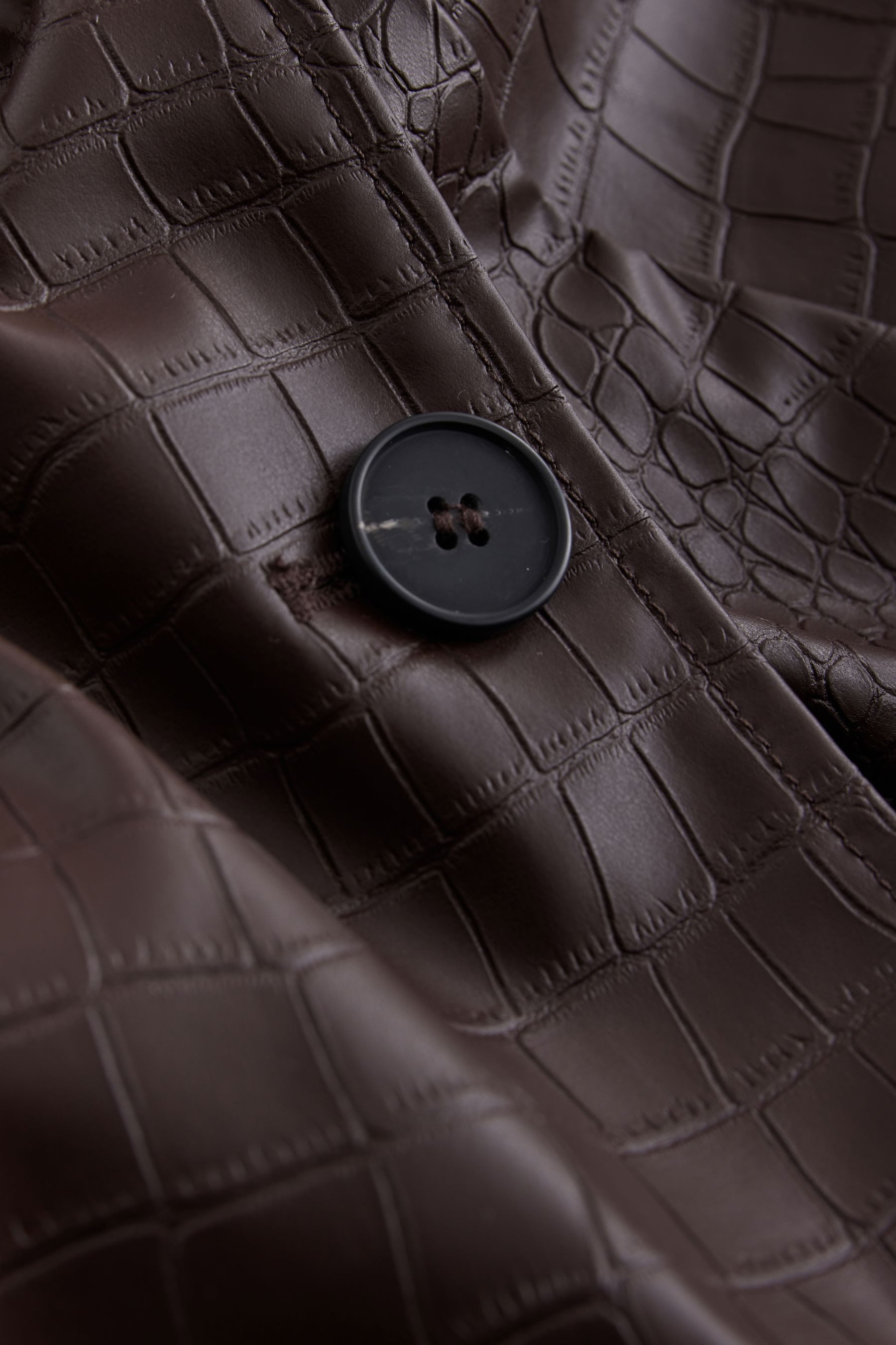 Next Lederjacke Trenchjacke mit Gürtel aus Kunstleder, Kroko-Optik (1-St) – Bild 3 von 5