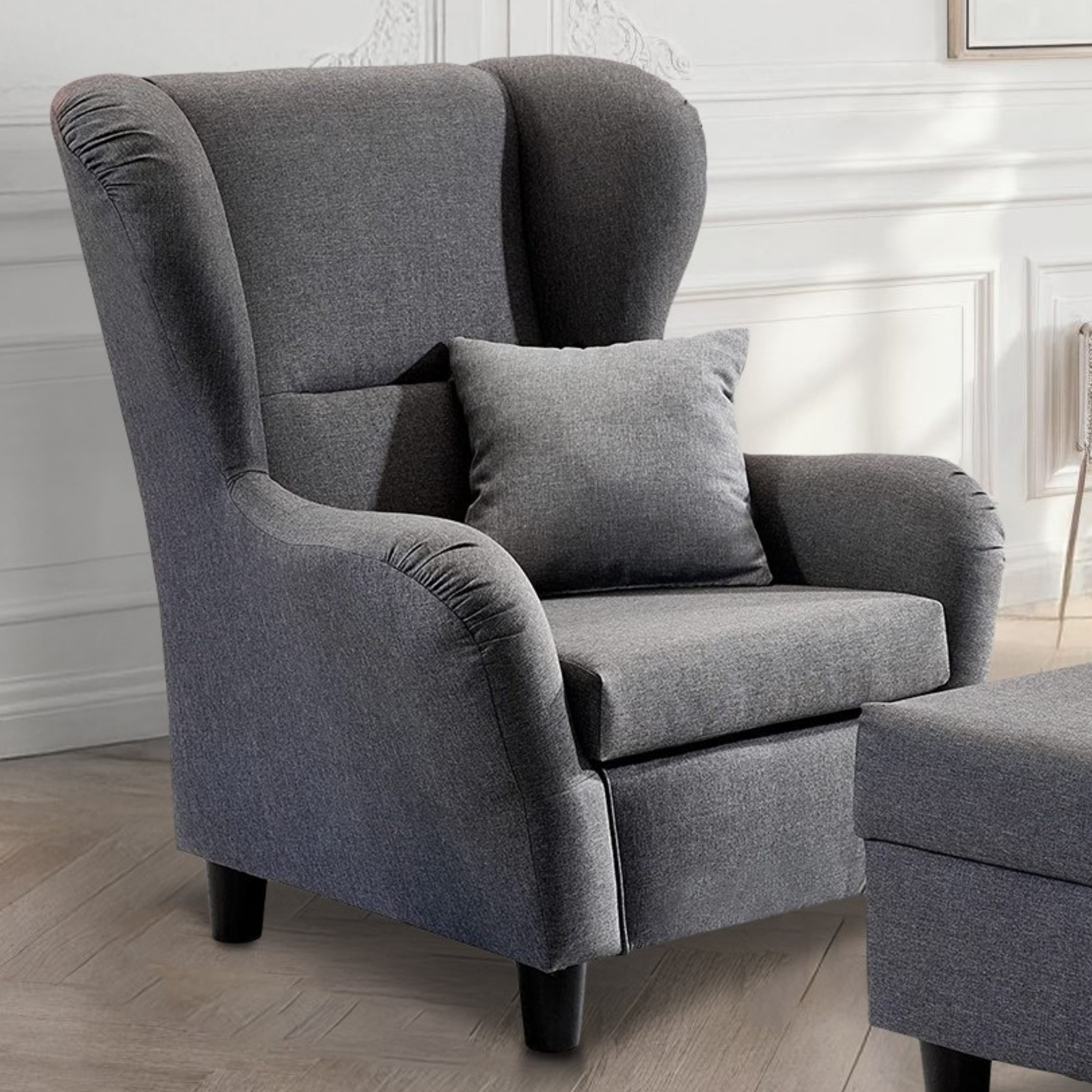 luma-home Ohrensessel 18001 (mit Hocker und Zierkissen, Wellenunterfederung, B90/H98/T76 cm), Lesesessel mit Echtholzfüßen, Bezug Strukturstoff in Grau