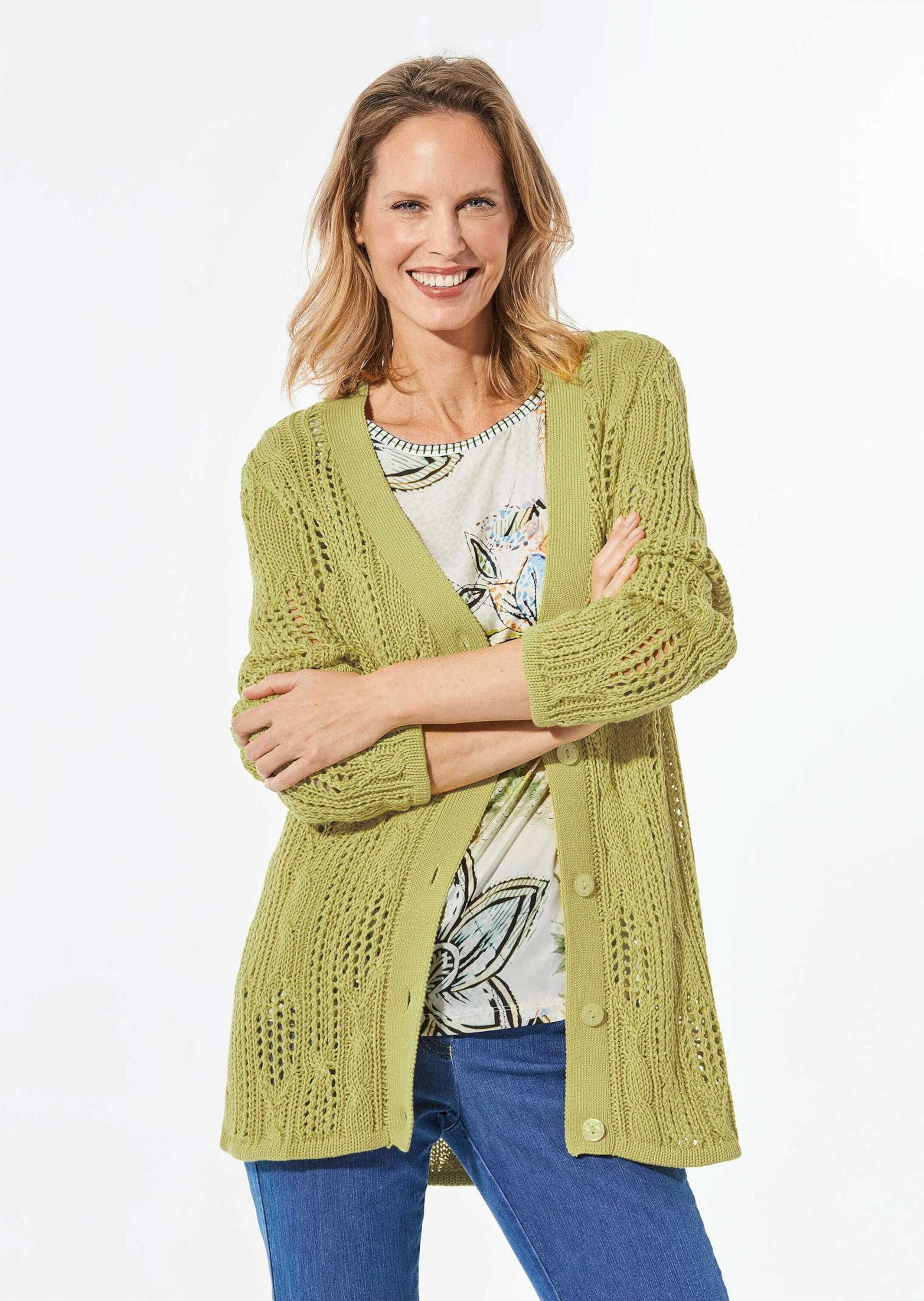Strickjacke Kurzgröße: Strickjacke mit Knöpfen