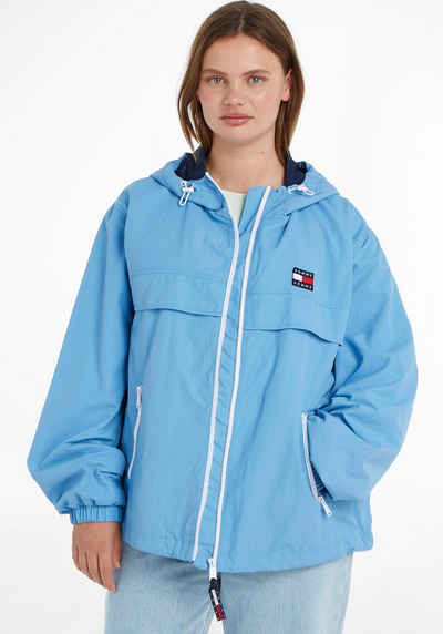 Tommy Jeans Curve Windbreaker TJW CRV CHICAGO WINDBREAKER PLUS SIZE CURVE,mit Tommy Jeans Logo-Bestickung