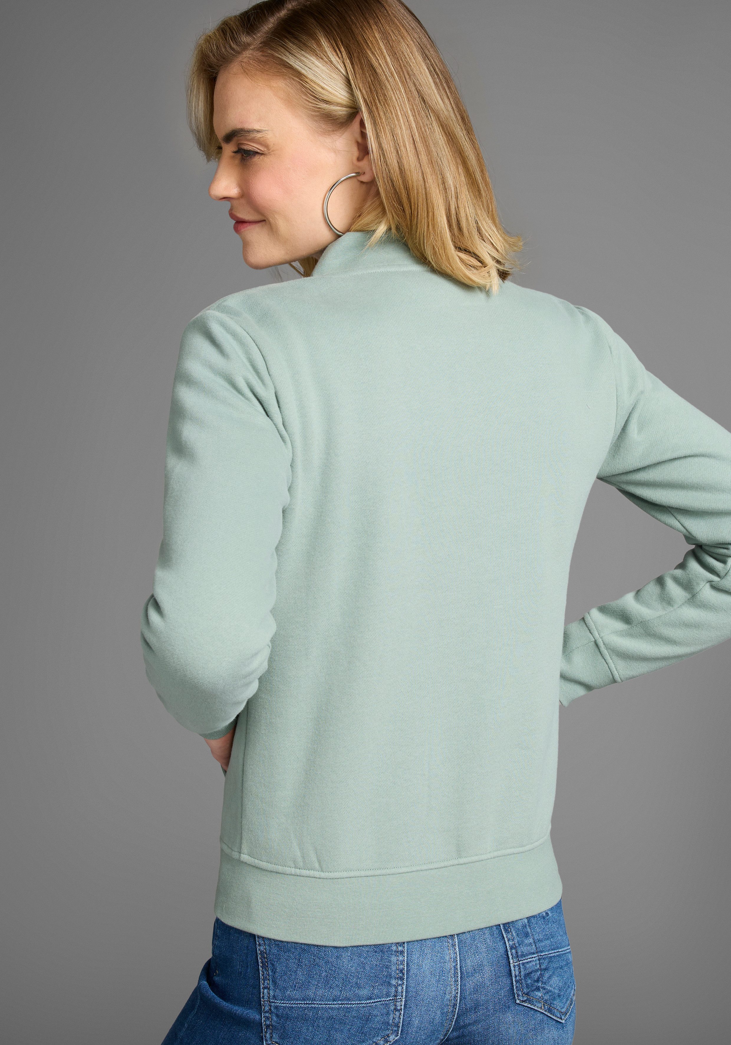 DELMAO Sweatjacke in modischer Bomberjacken-Form - günstig online kaufen