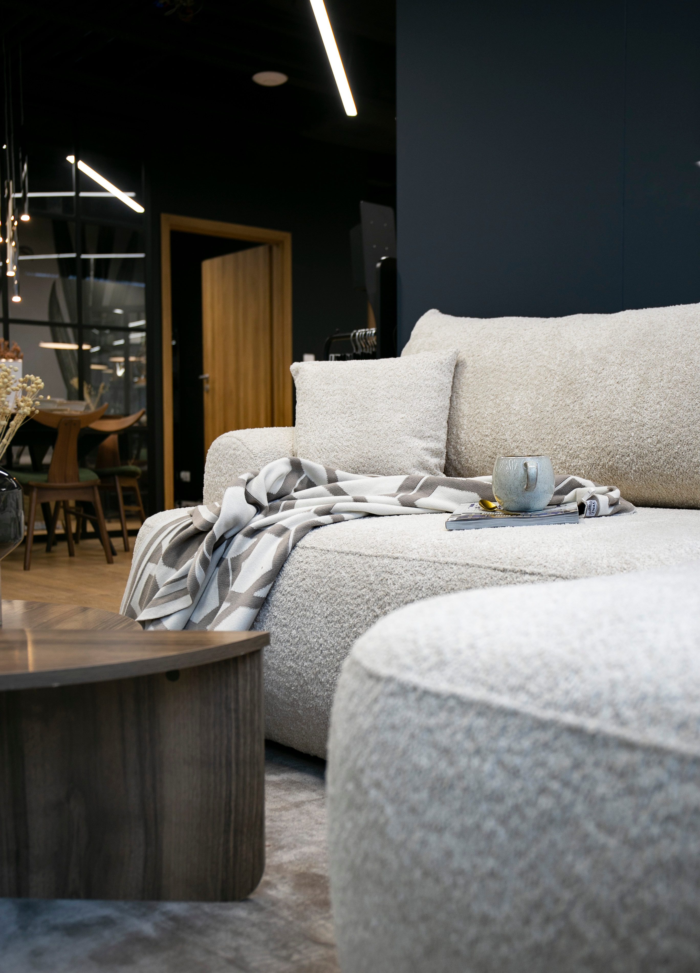 Selsey Ecksofa OVO, Schlaffunktion 142x210 cm, Bettkasten, Boucle-Bezug